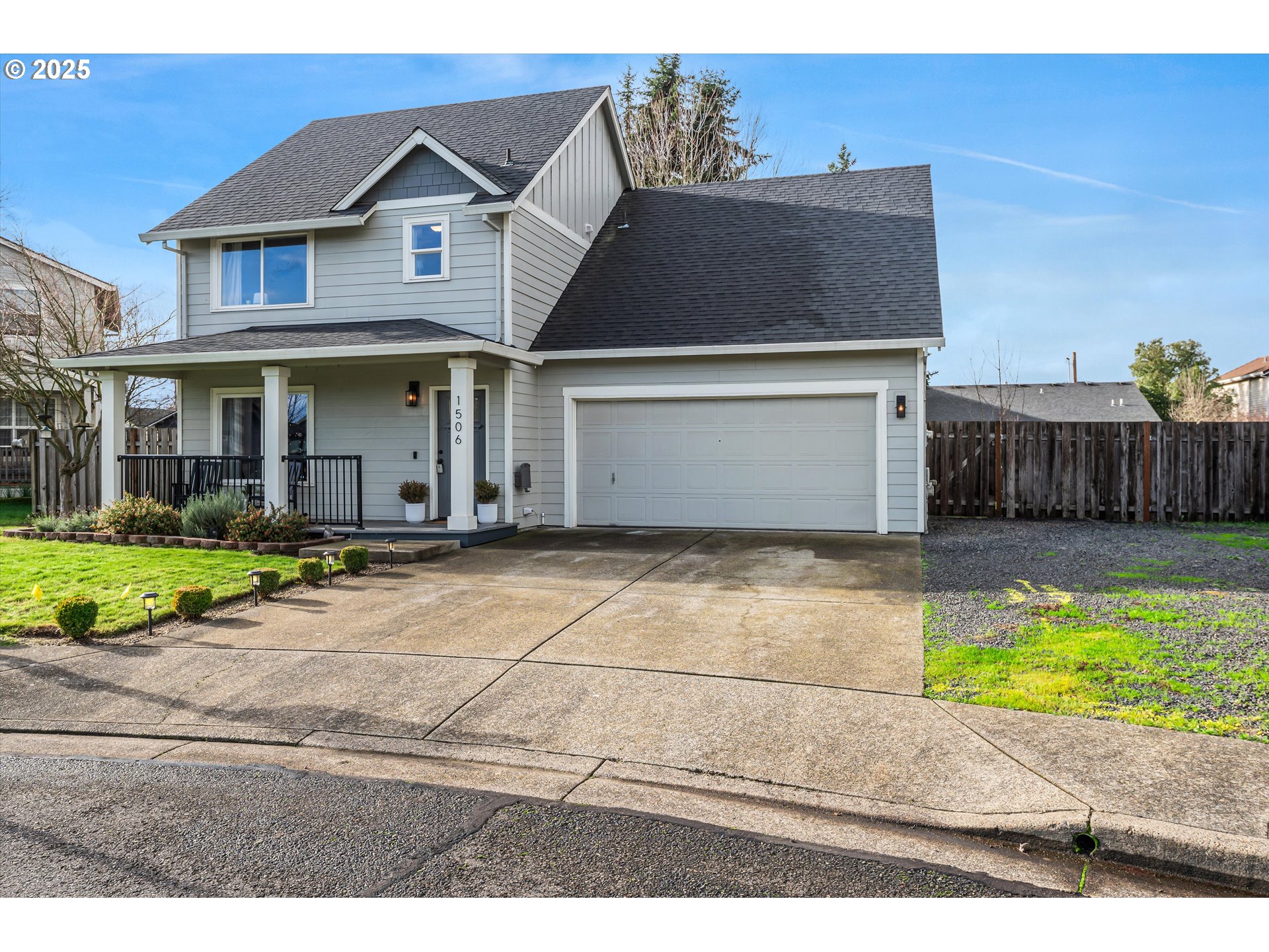 1506 E MILL CT