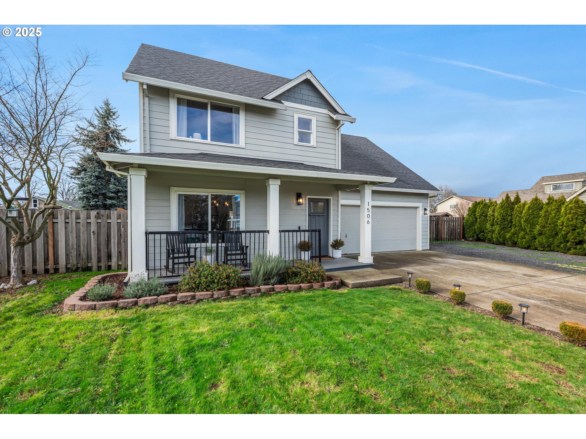 1506 E MILL CT