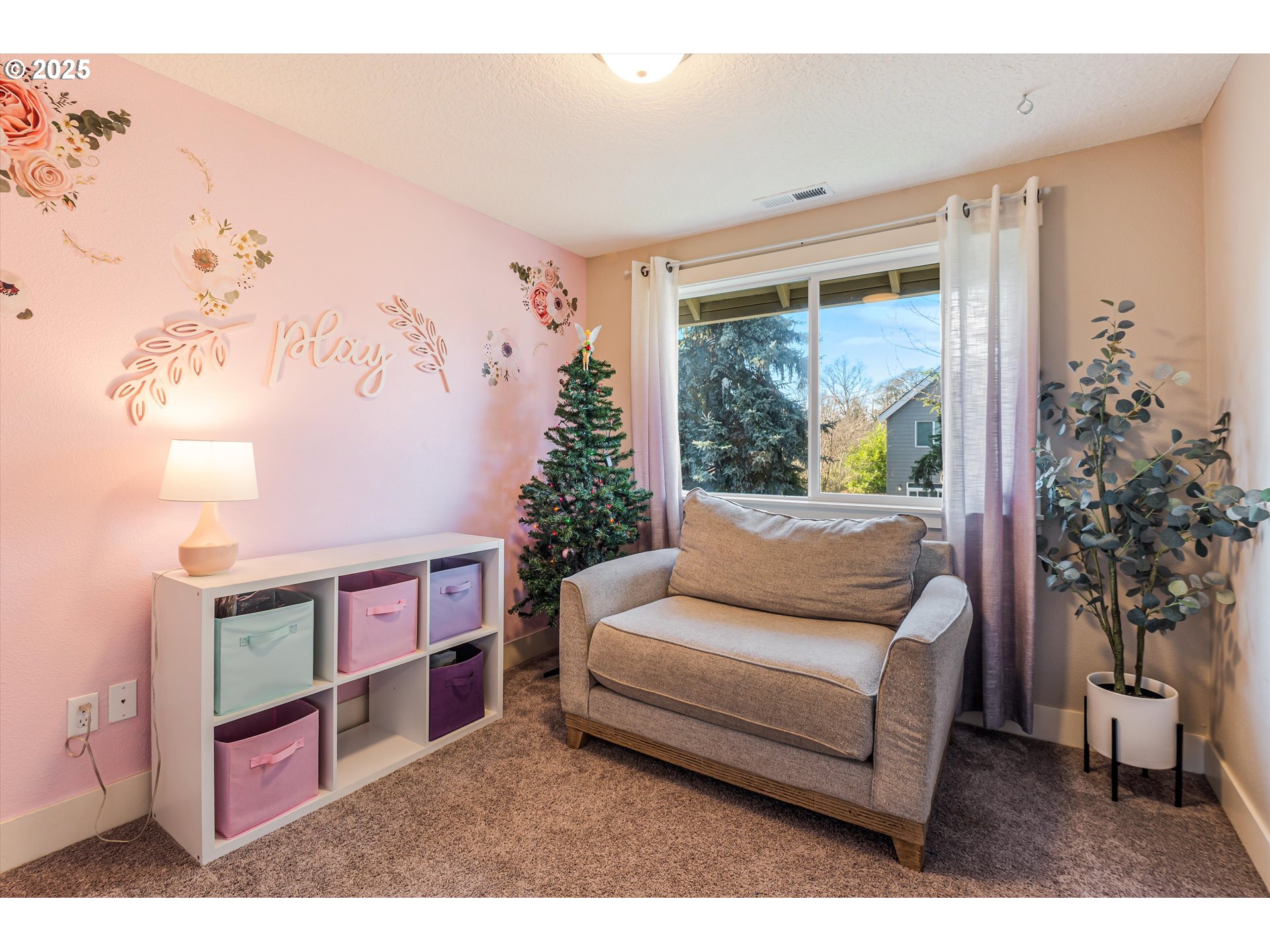 1506 E MILL CT