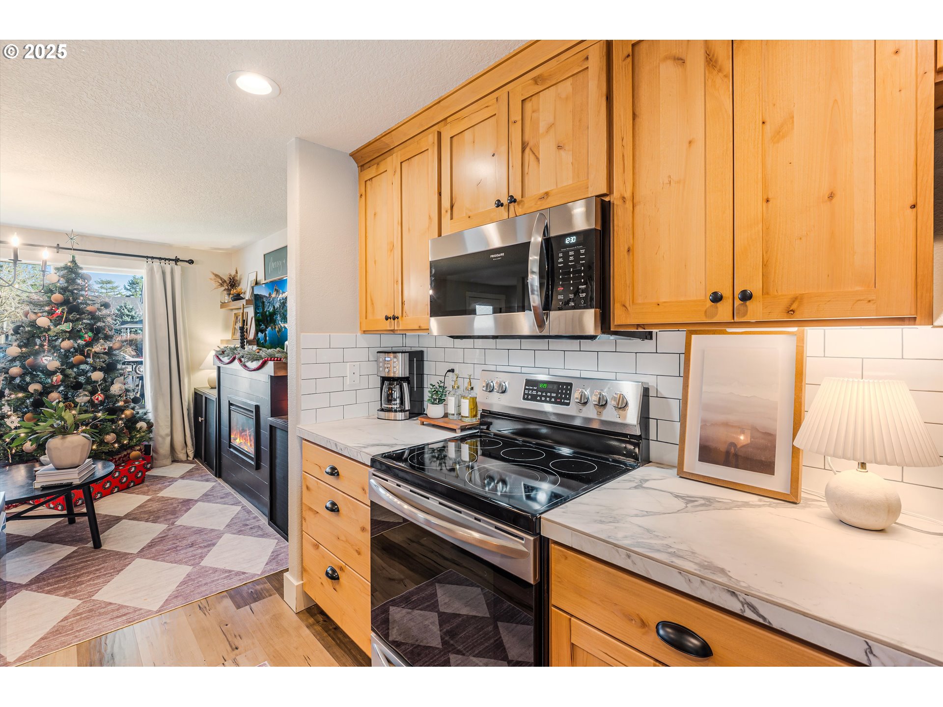 1506 E MILL CT