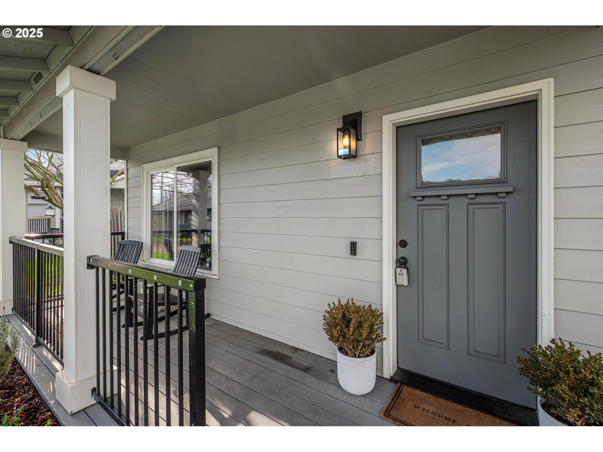 1506 E MILL CT