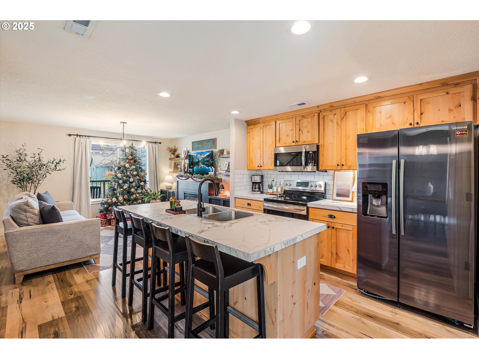 1506 E MILL CT