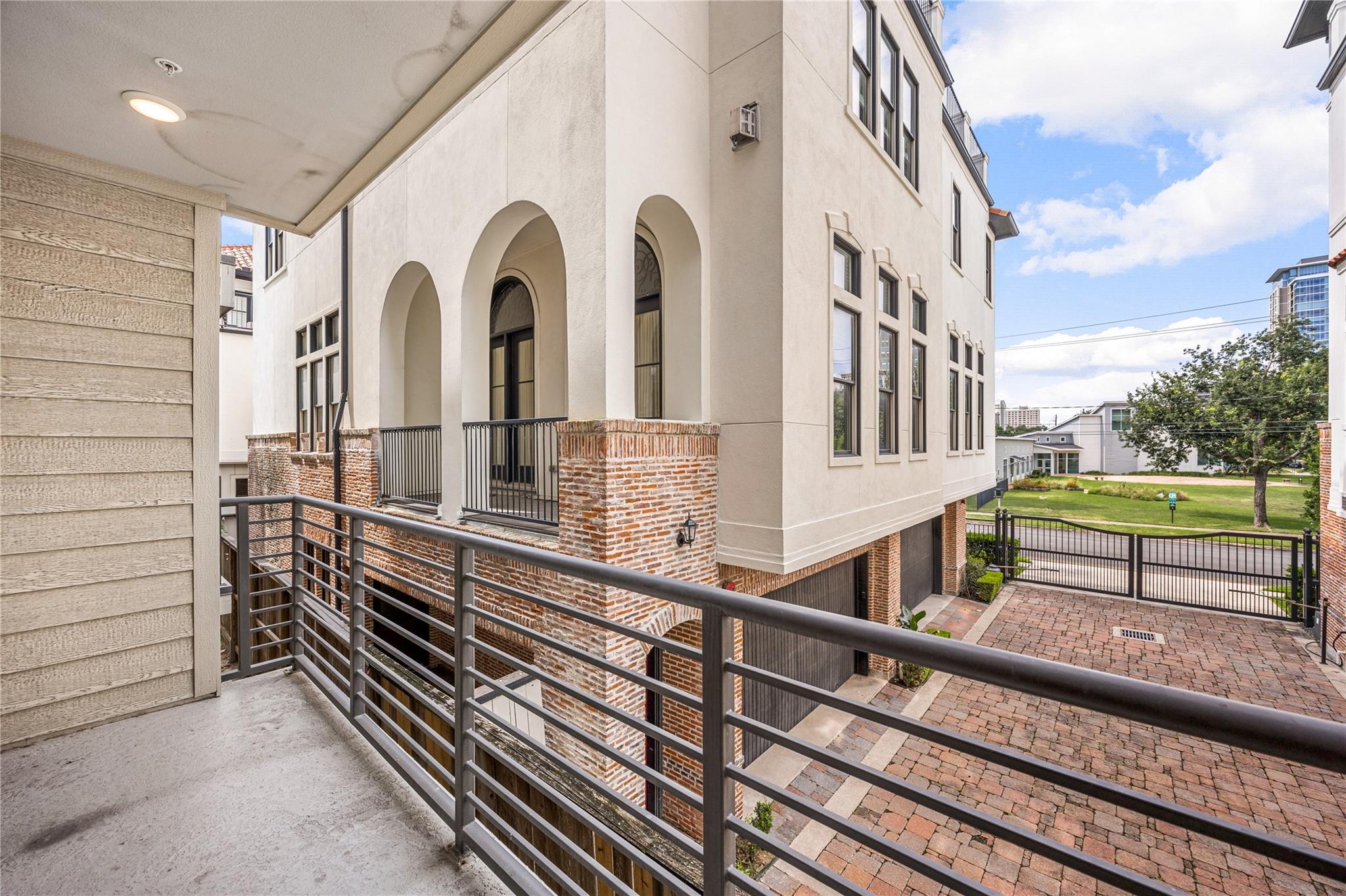 4819 Caroline Street # 103