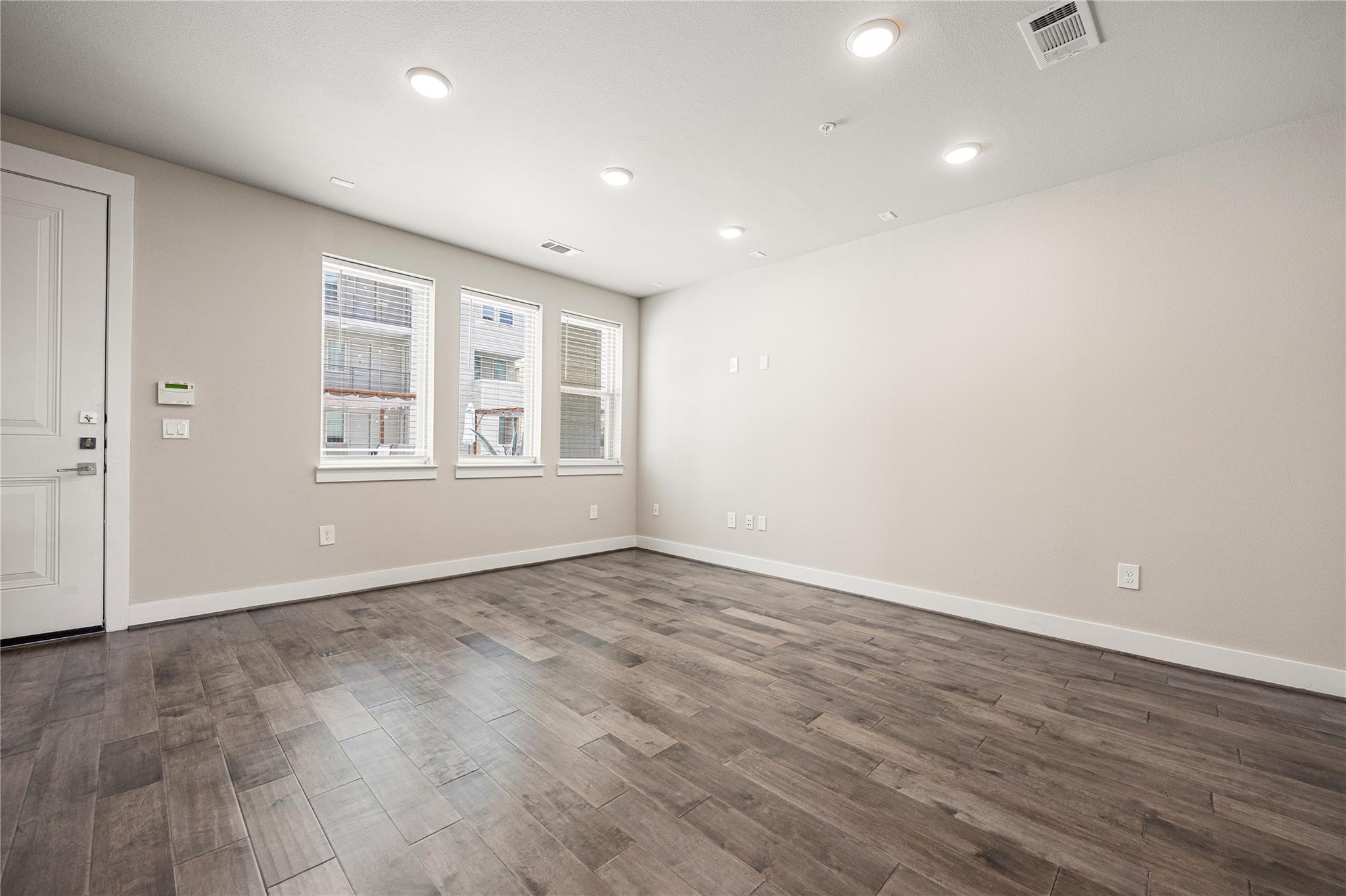 4819 Caroline Street # 103