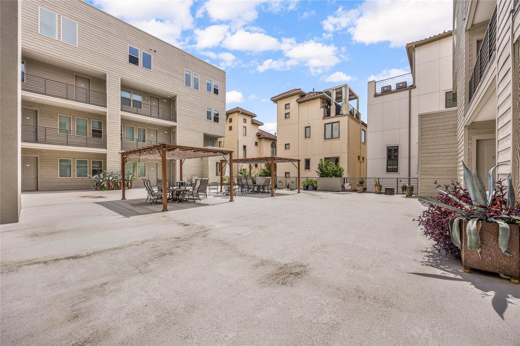 4819 Caroline Street # 103