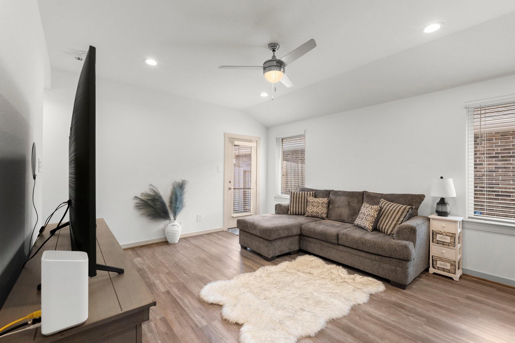 6919 Fleetwood Crescent Way