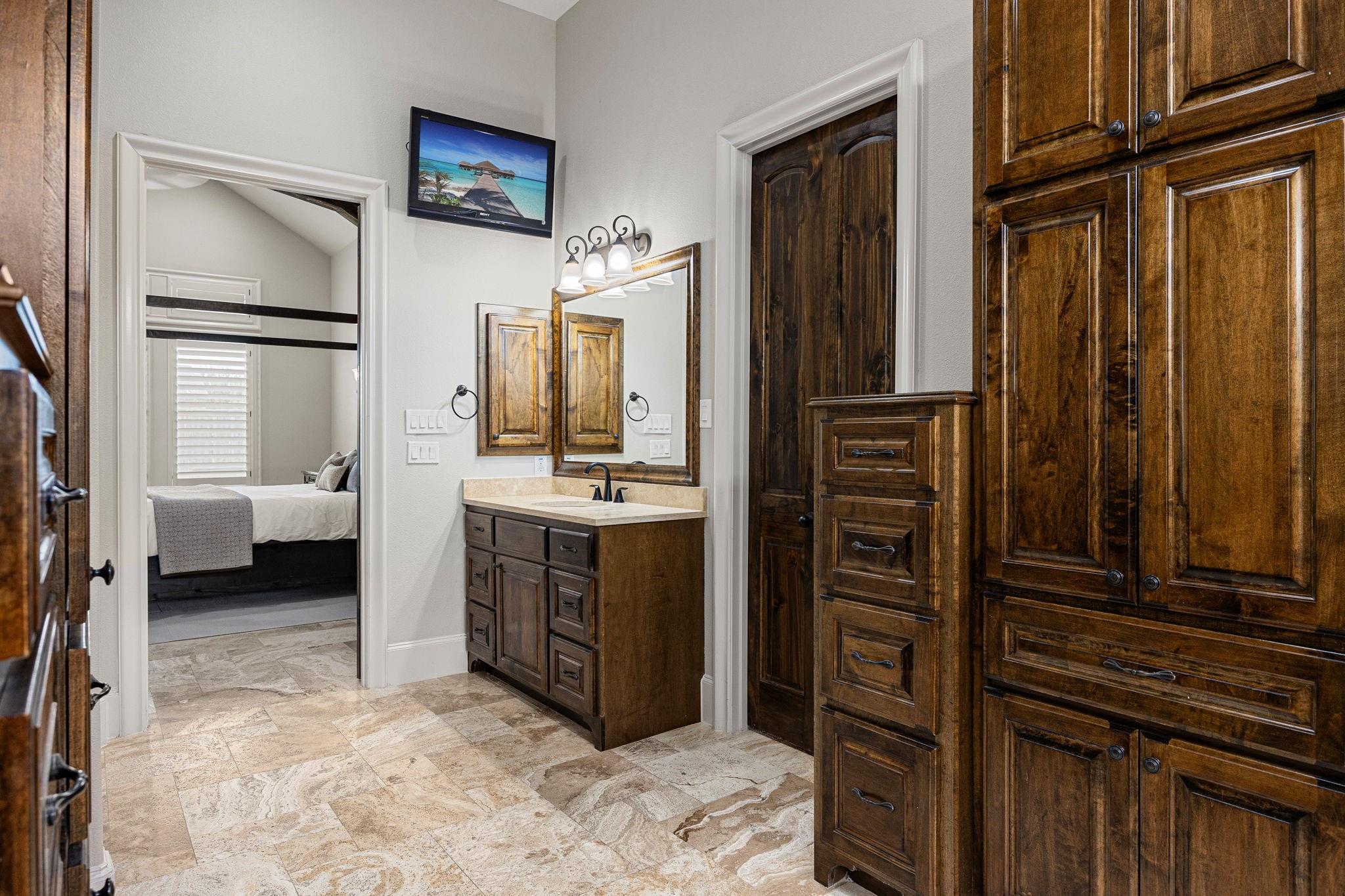 914 Cross Hollow Lane