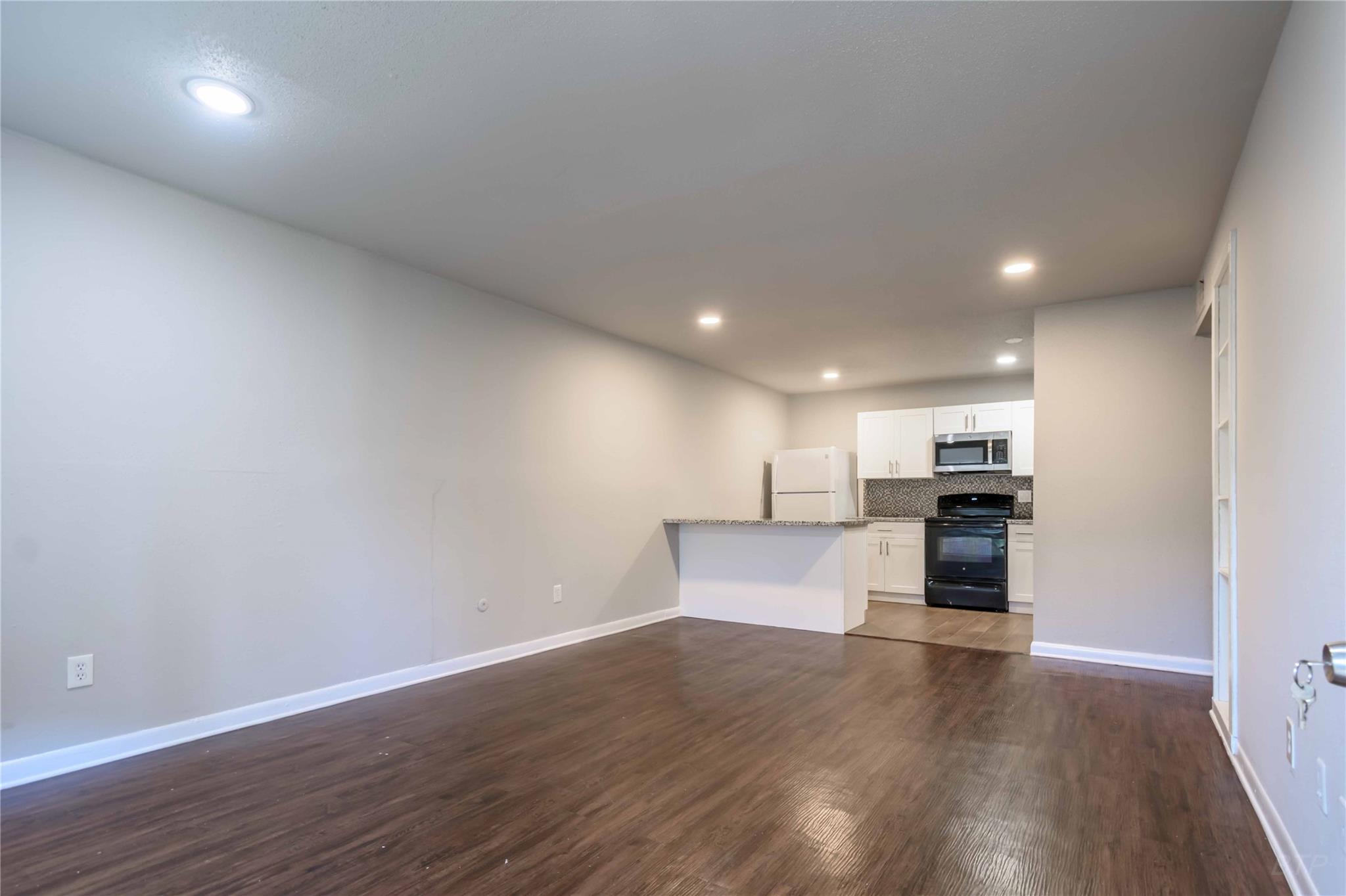 5625 Antoine Drive # 821