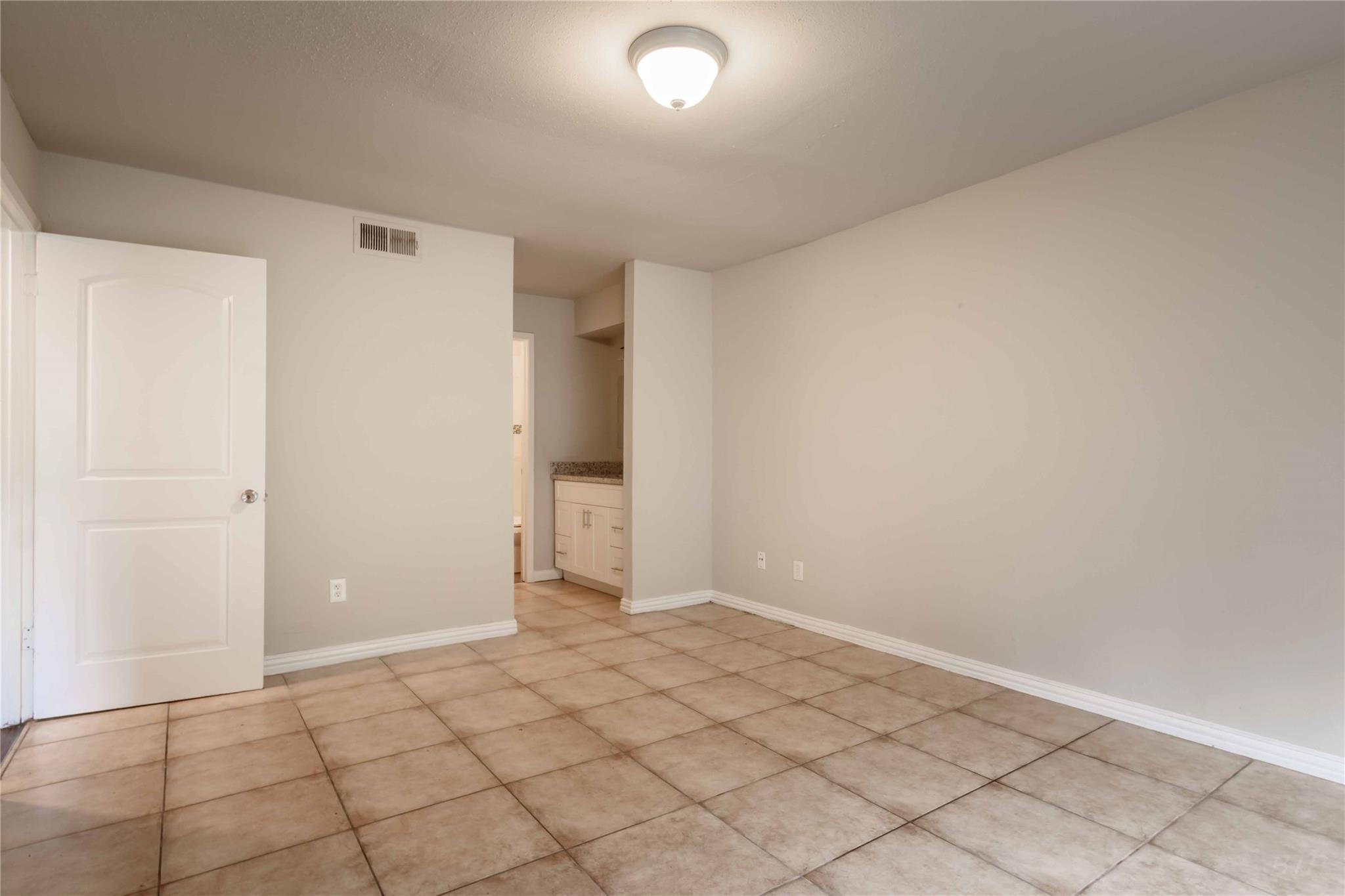 5625 Antoine Drive # 821