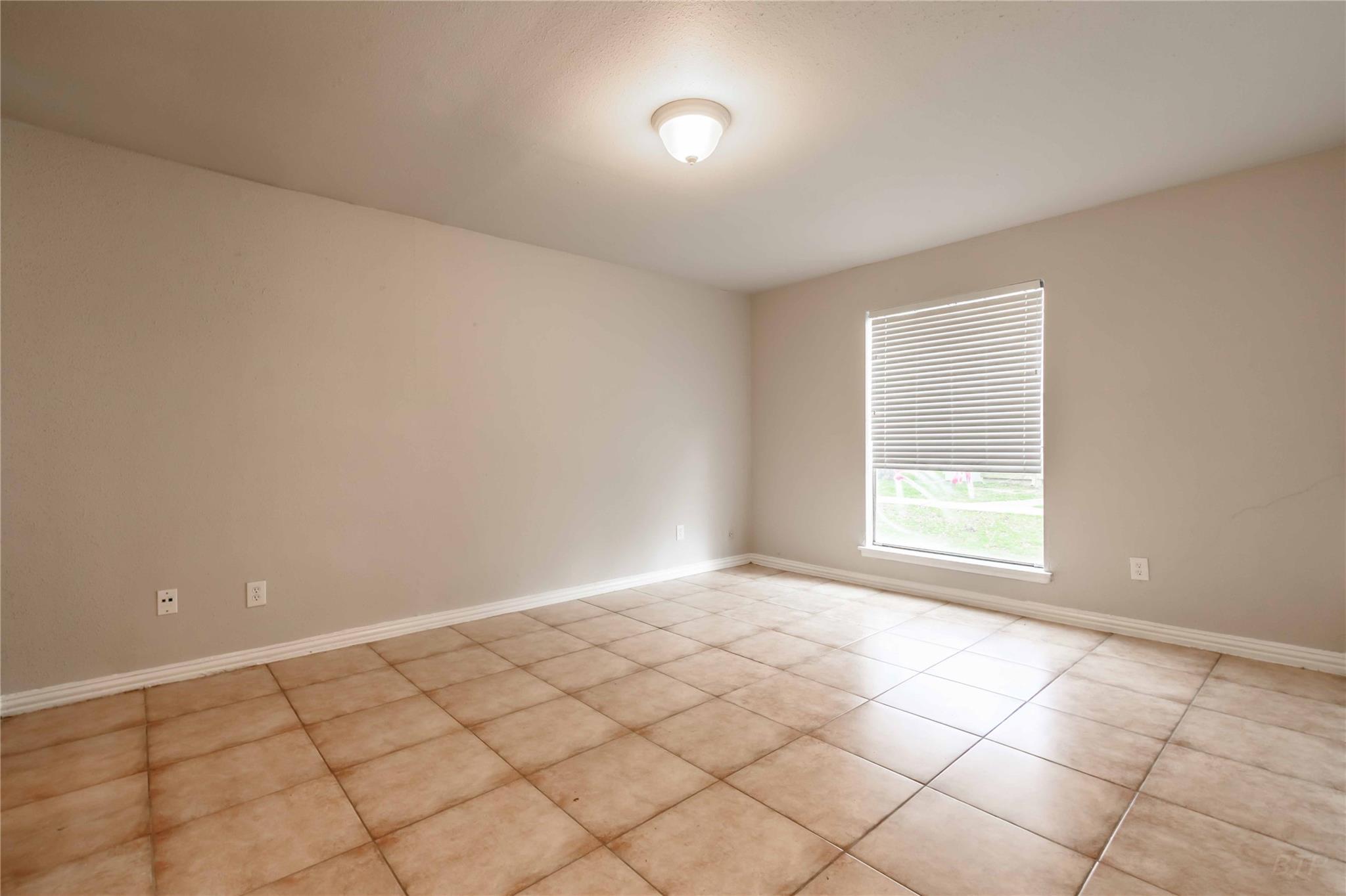 5625 Antoine Drive # 821