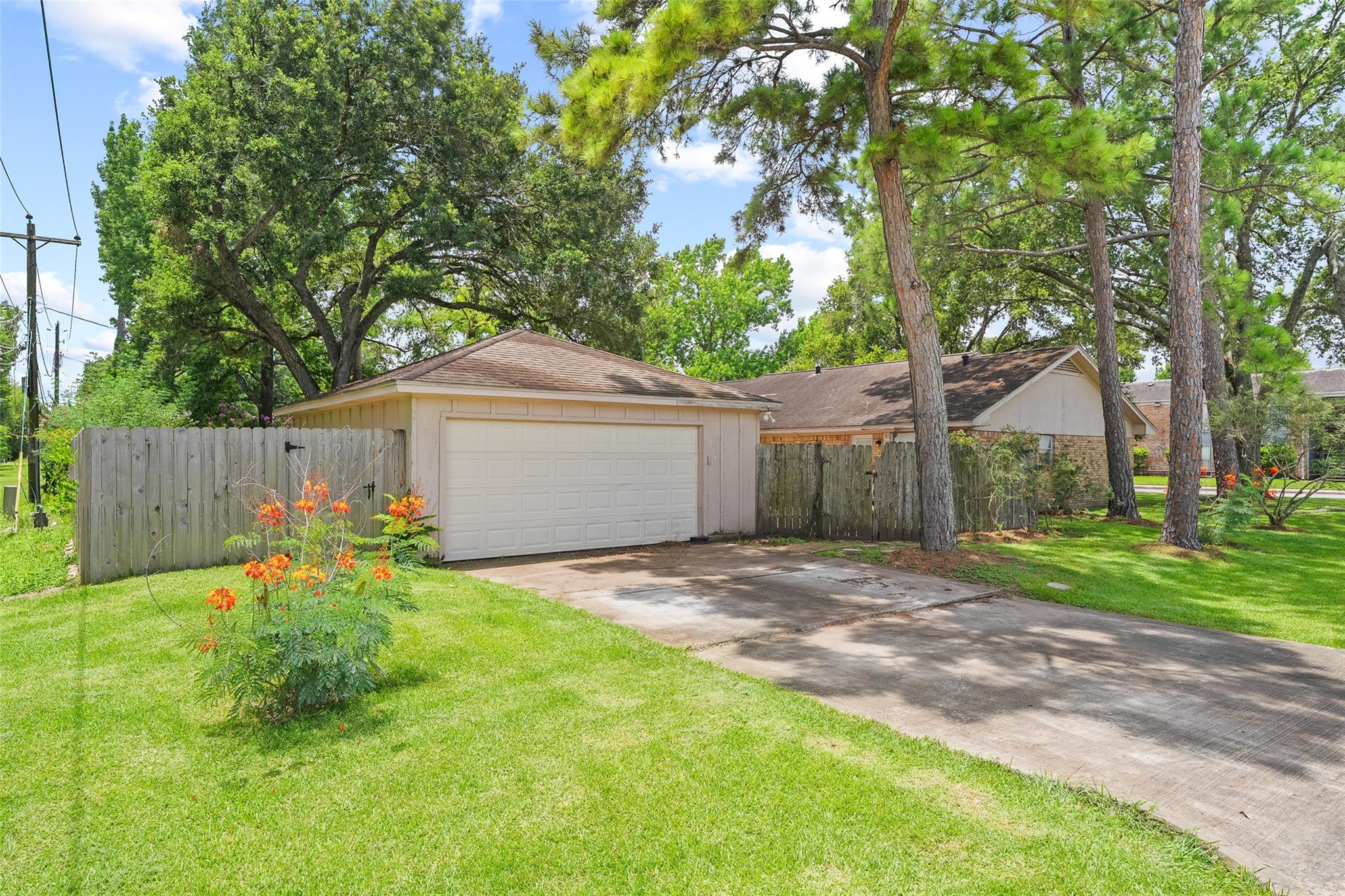 2001 Lamar Drive