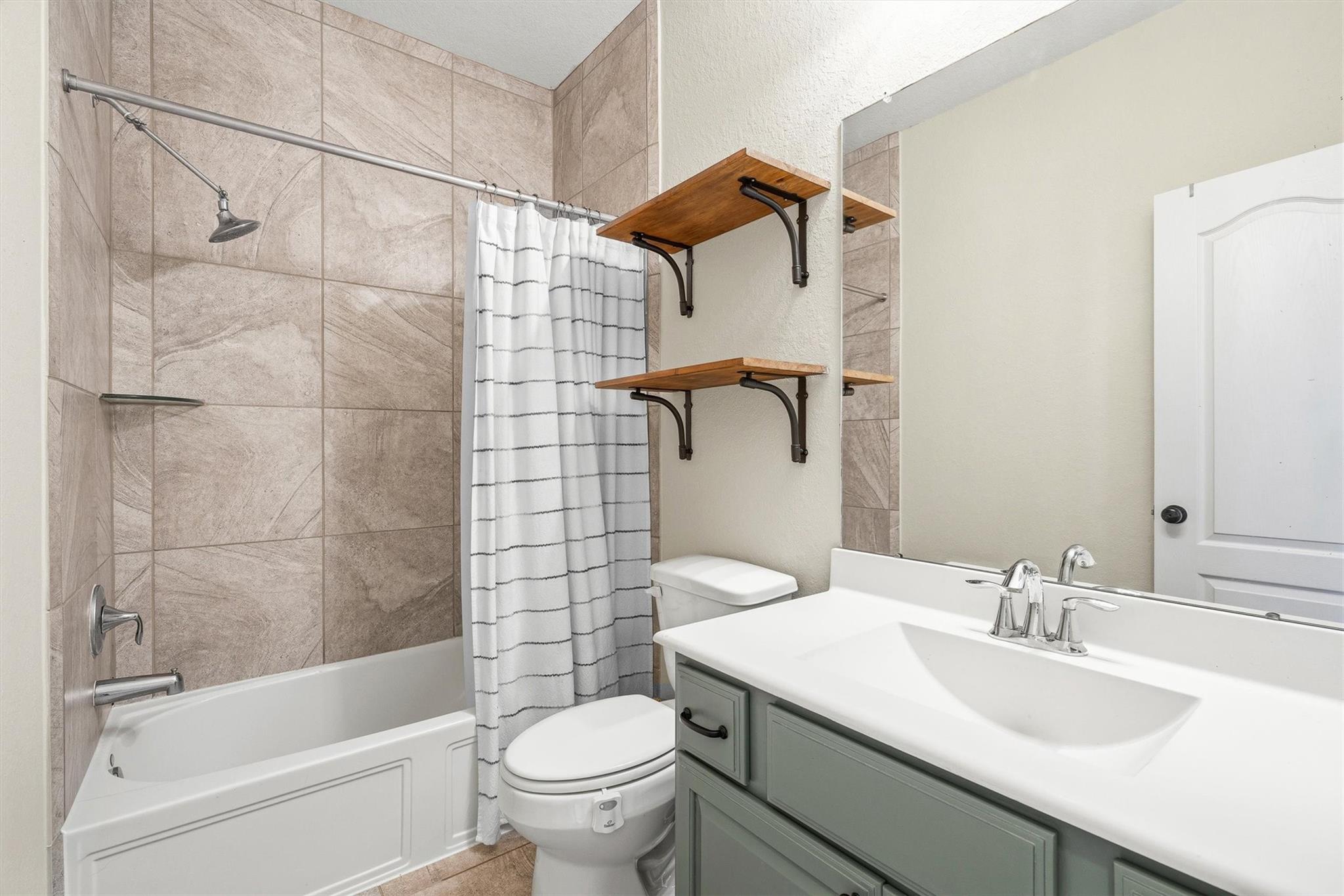25026 Lakecrest Glen Drive