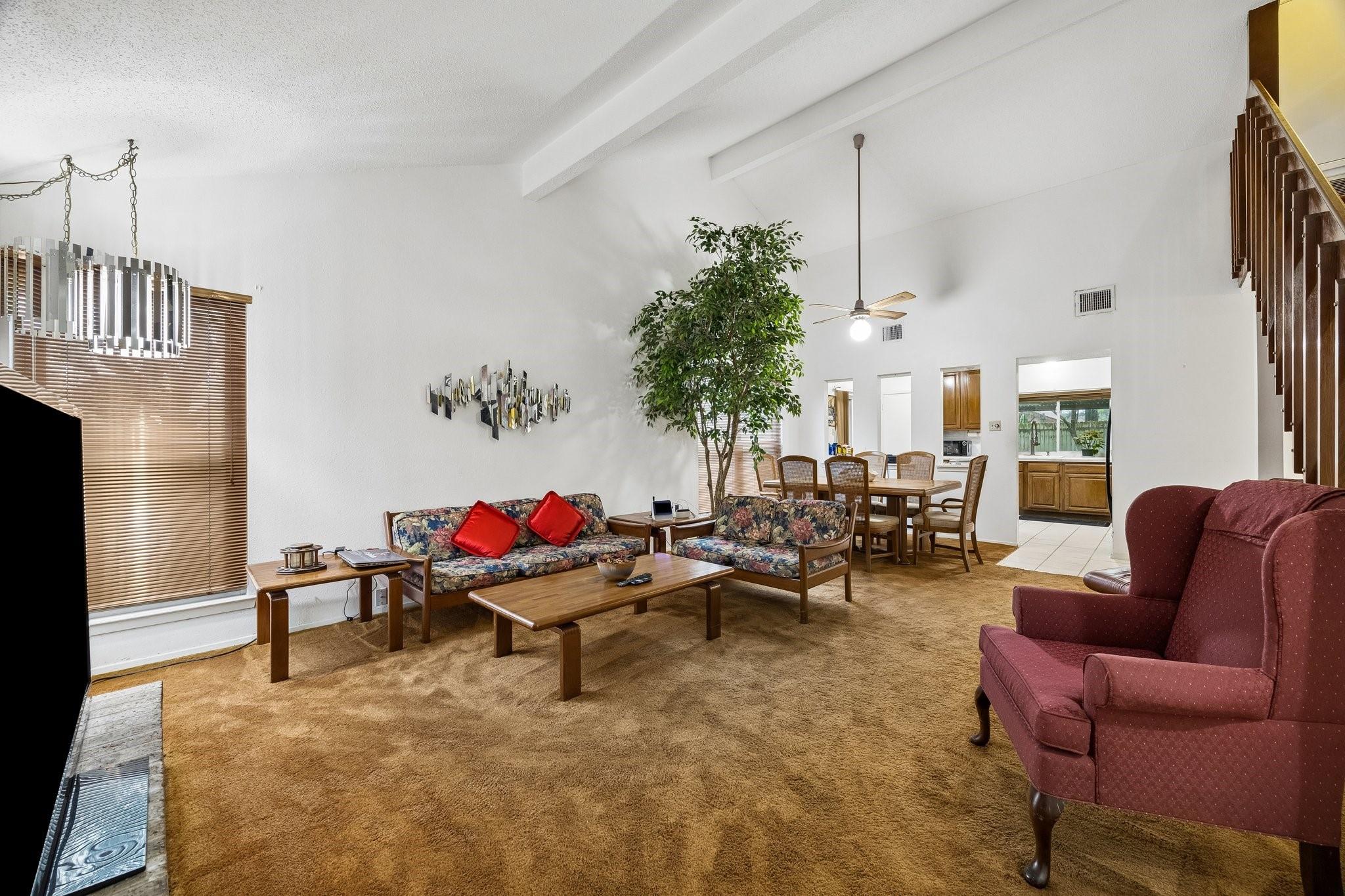9815 Walnut Glen Drive