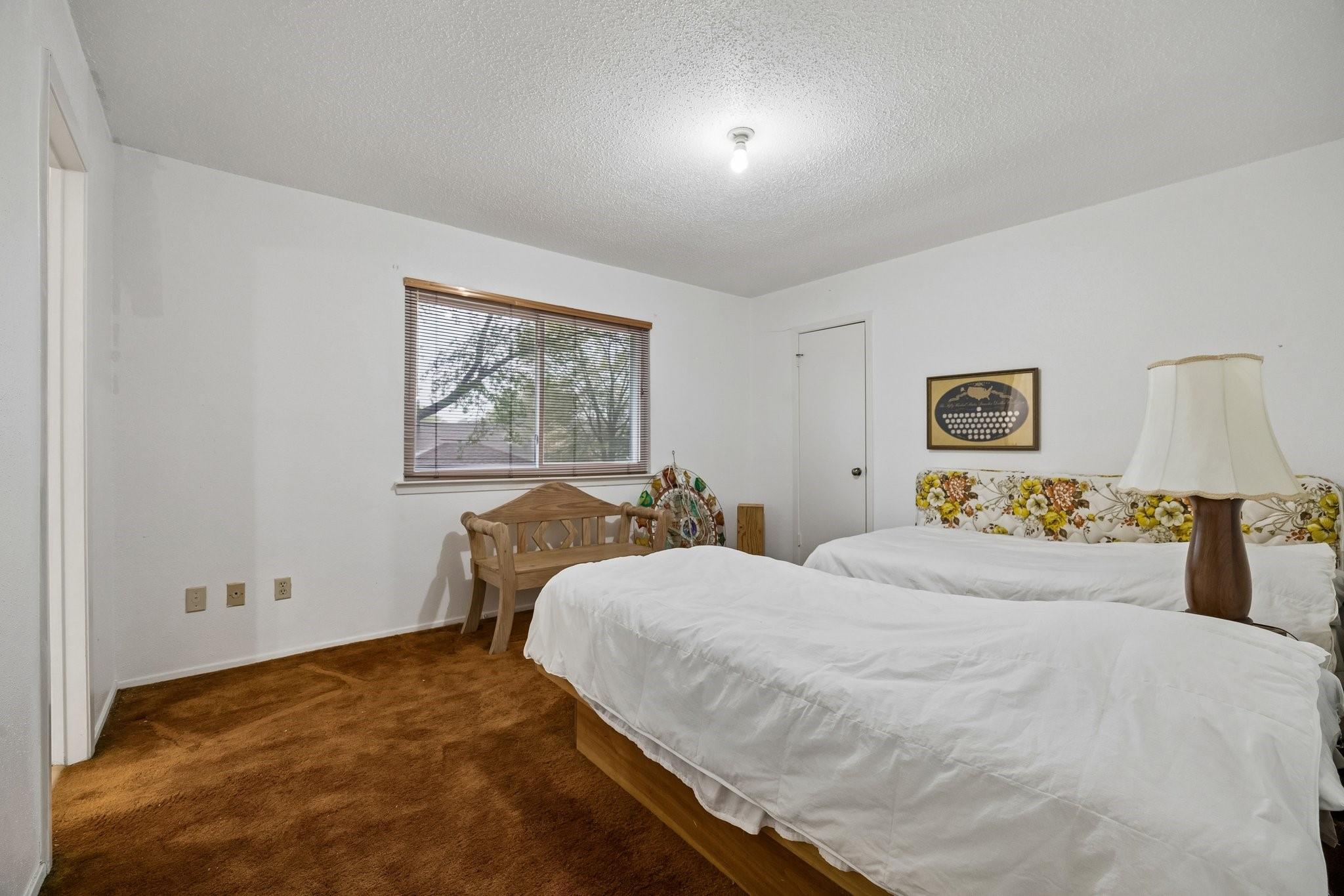 9815 Walnut Glen Drive