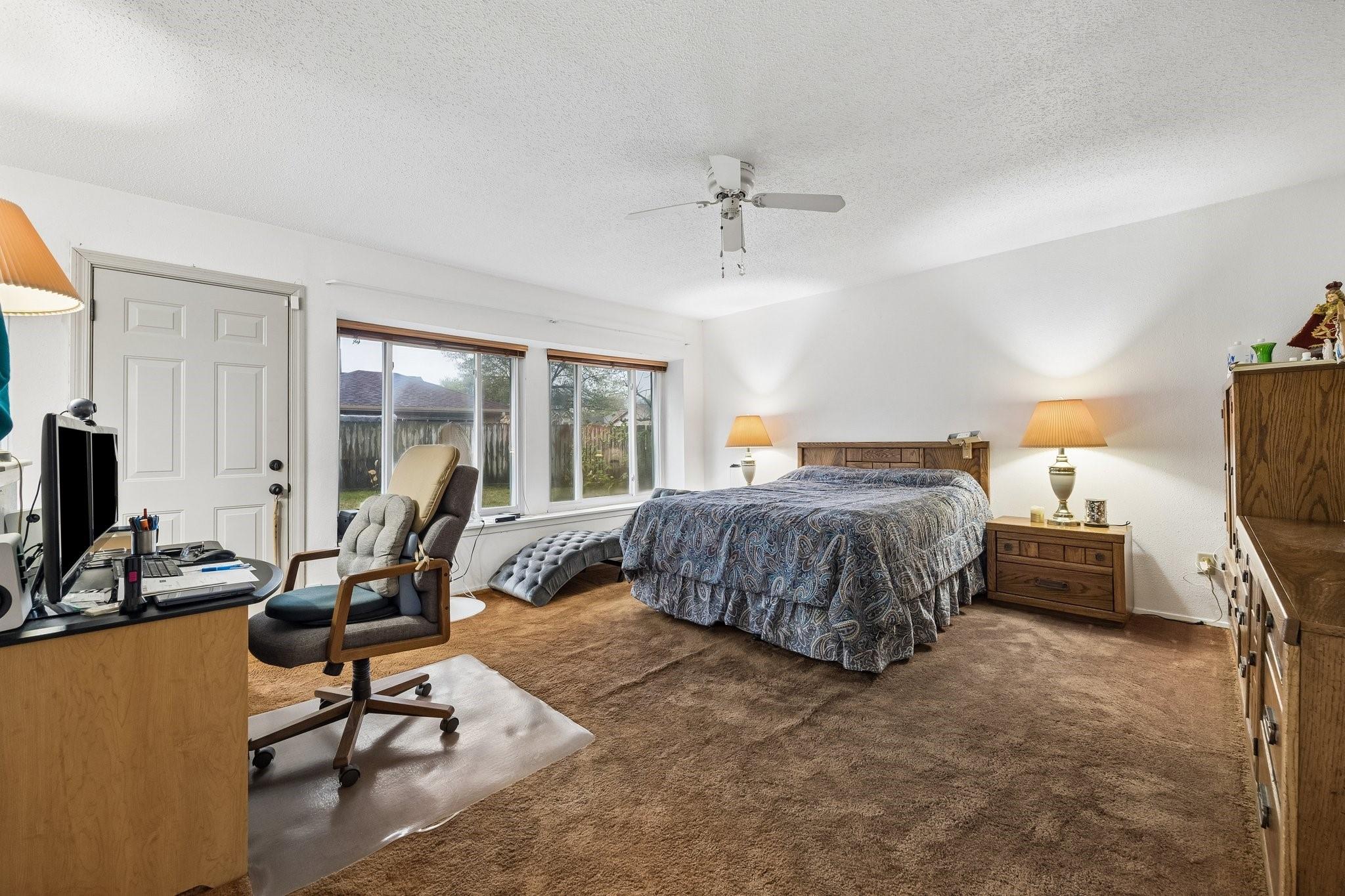 9815 Walnut Glen Drive