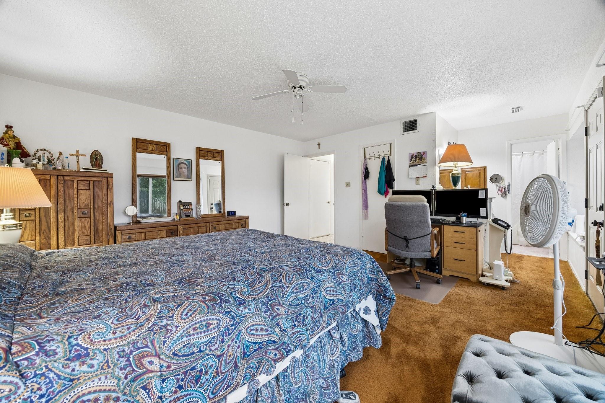 9815 Walnut Glen Drive