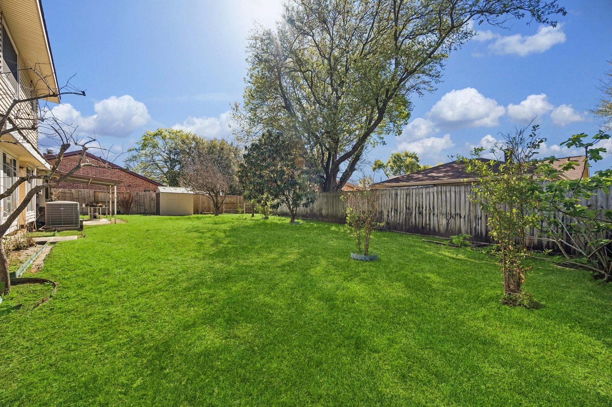 9815 Walnut Glen Drive