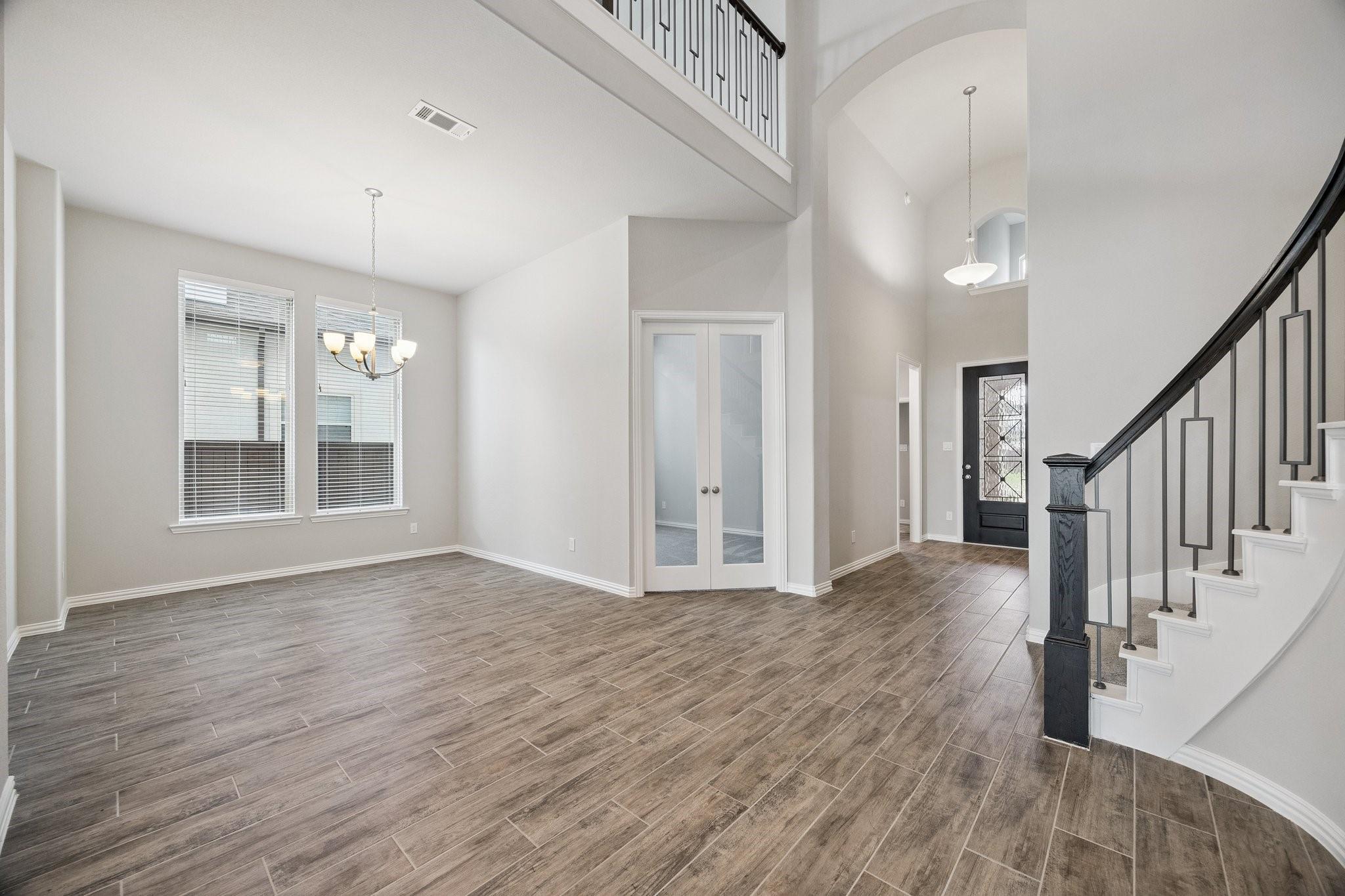 1415 Layla Sage Loop