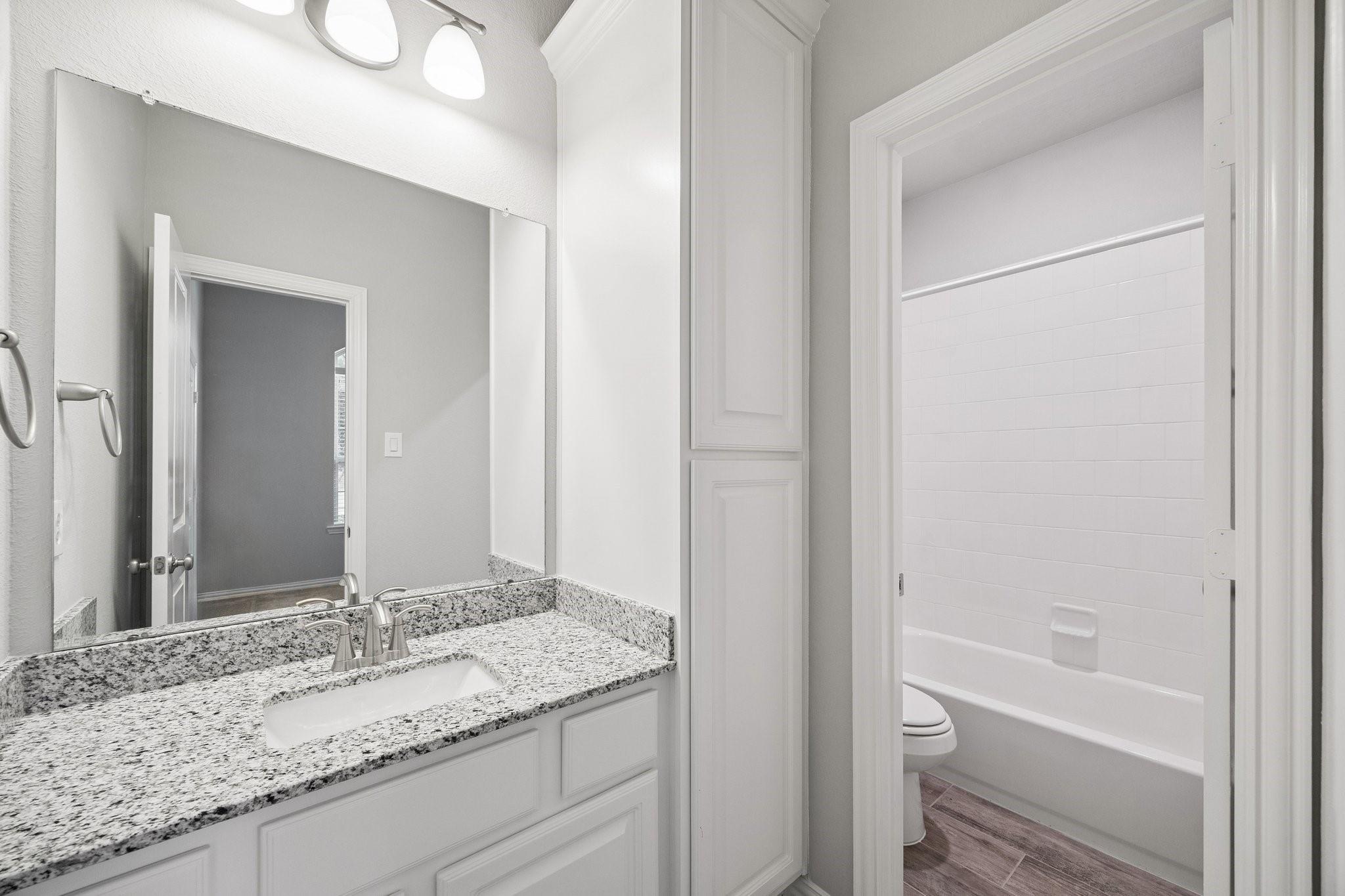 1415 Layla Sage Loop