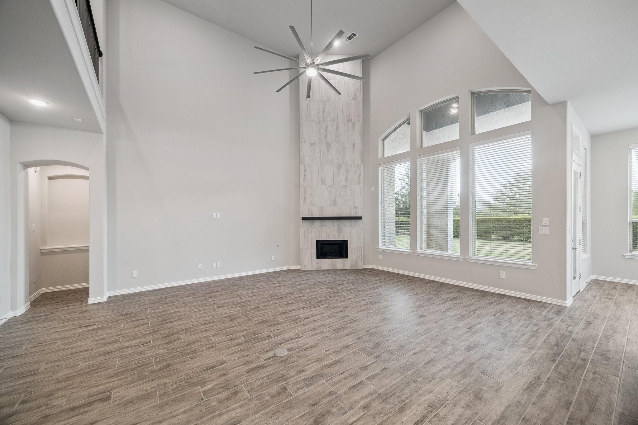 1415 Layla Sage Loop