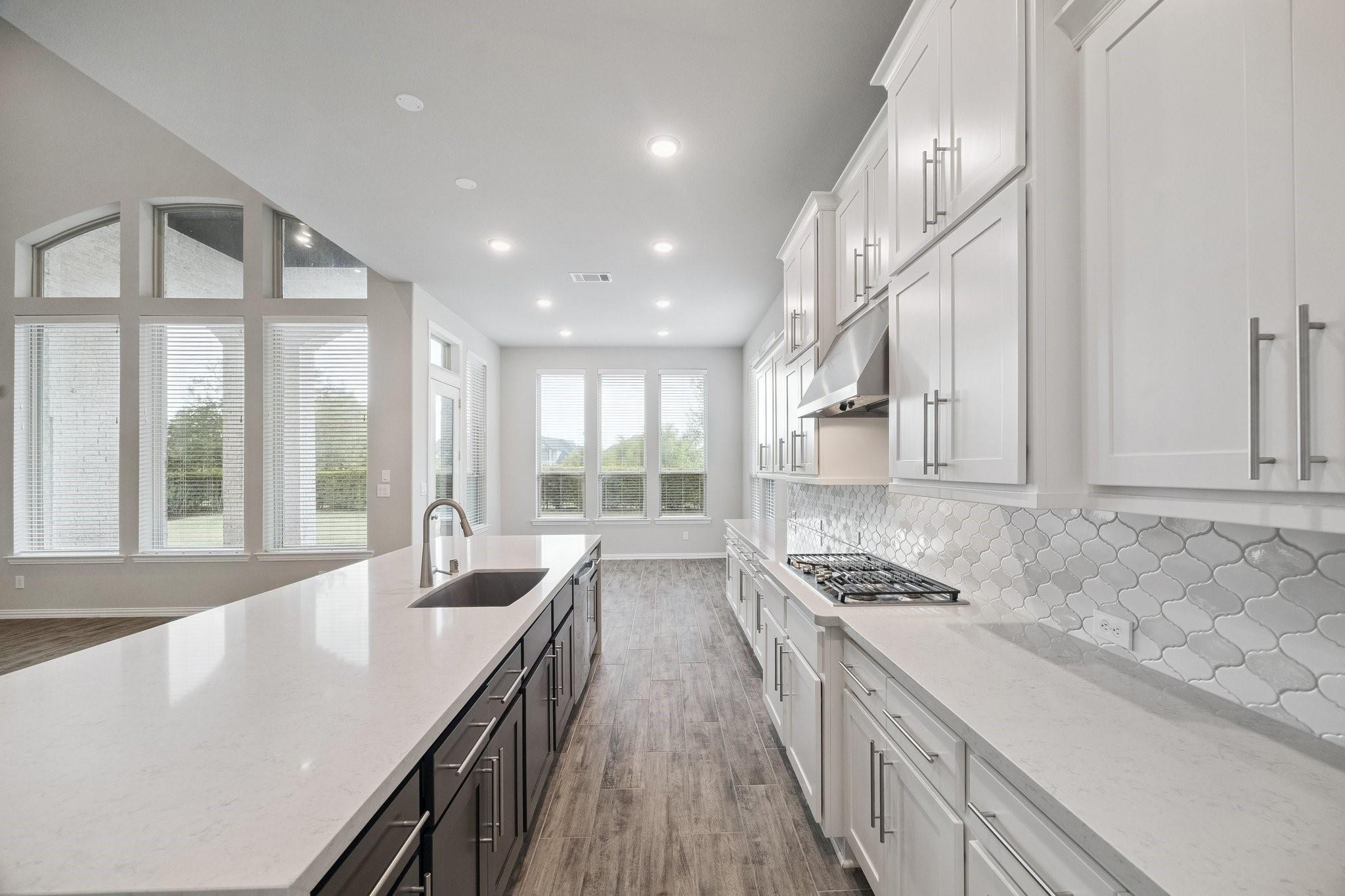 1415 Layla Sage Loop