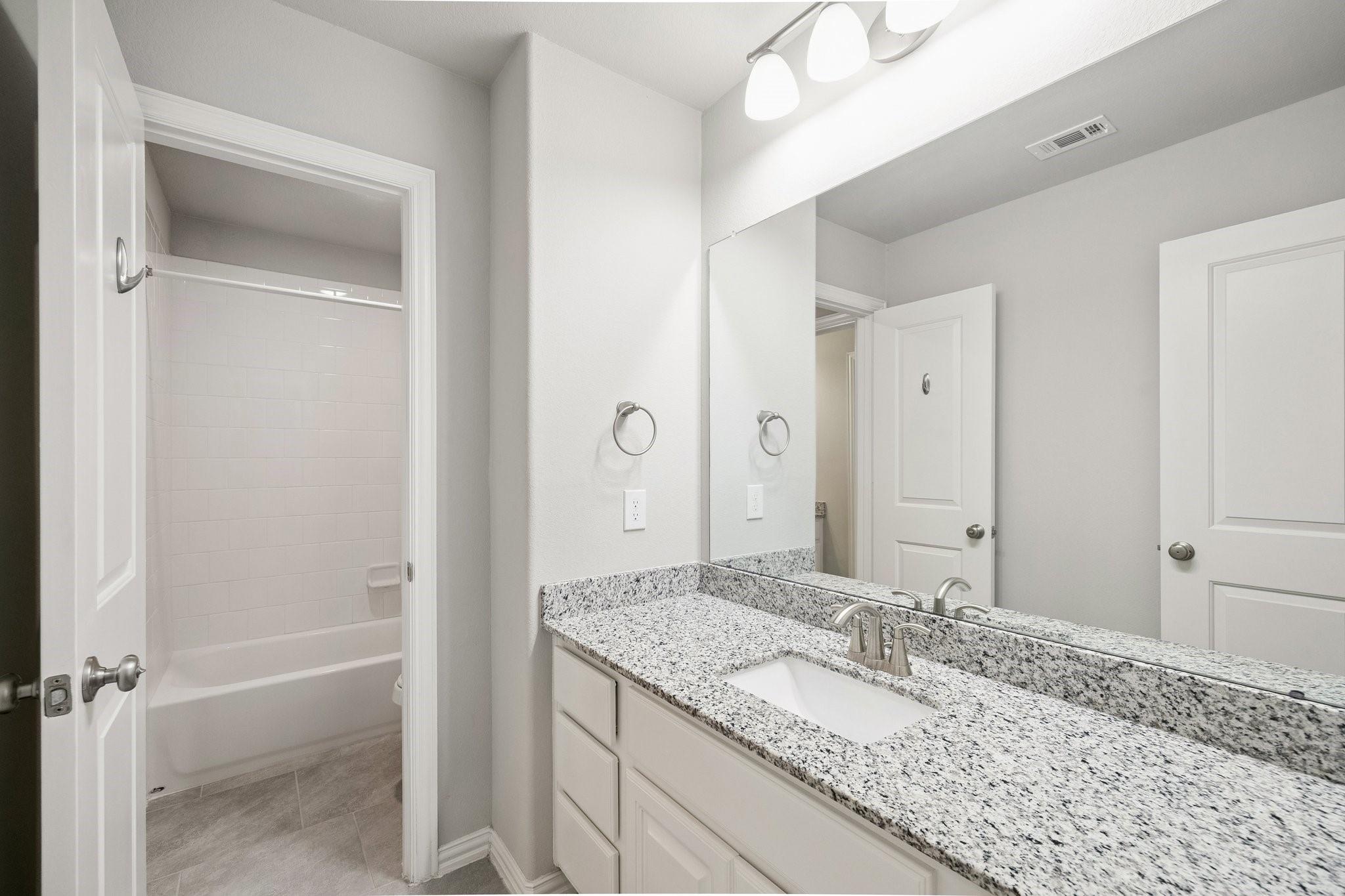 1415 Layla Sage Loop