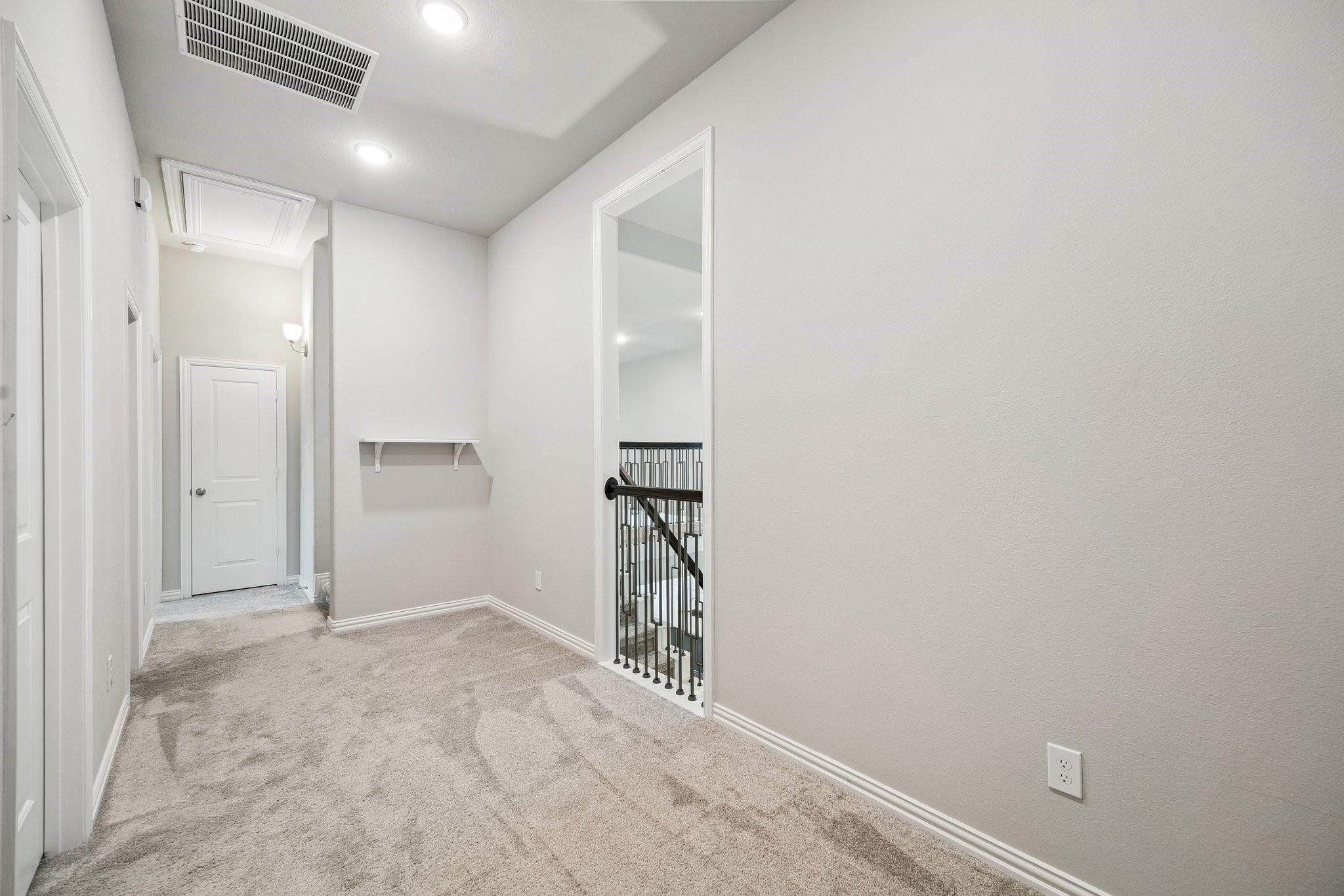 1415 Layla Sage Loop