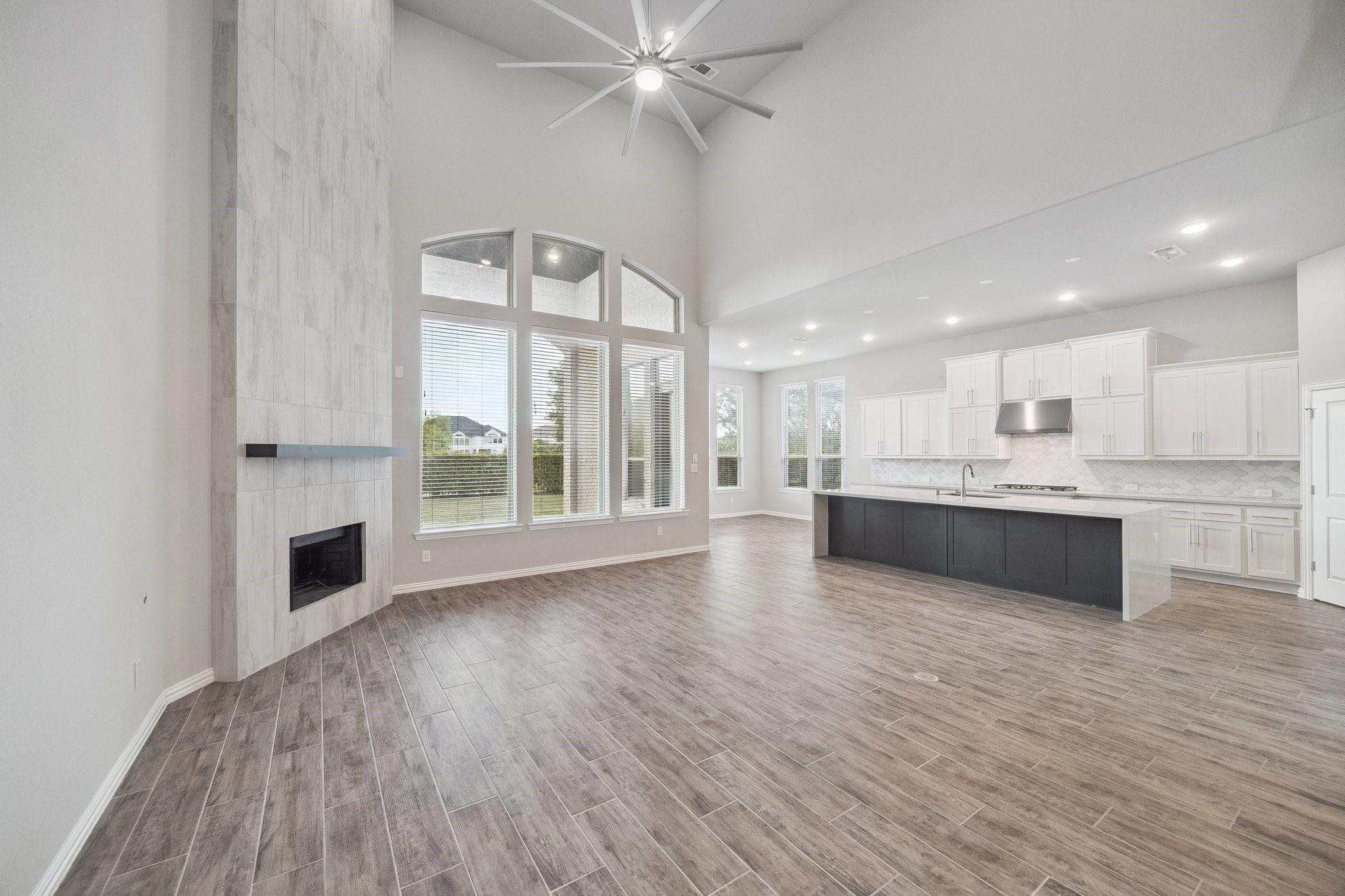 1415 Layla Sage Loop