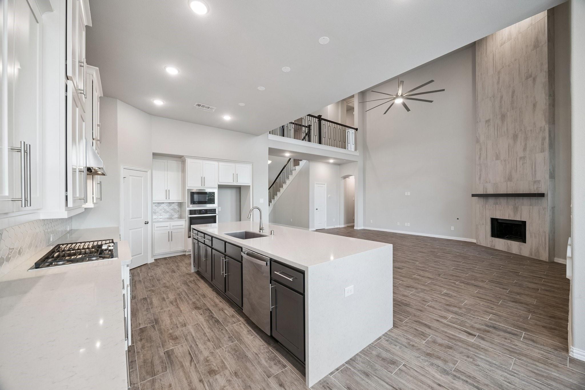 1415 Layla Sage Loop