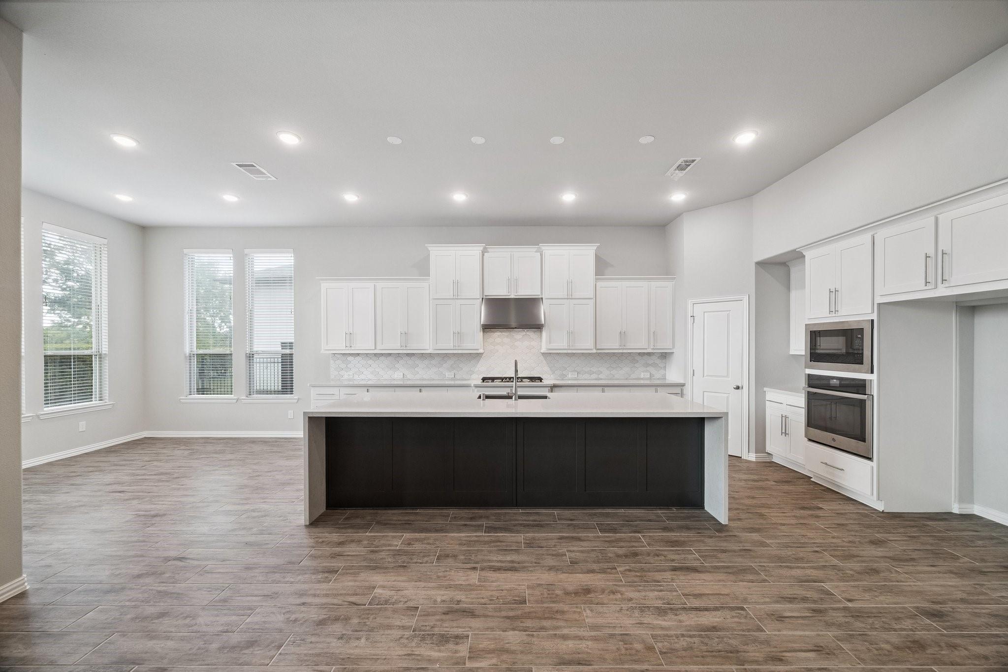 1415 Layla Sage Loop