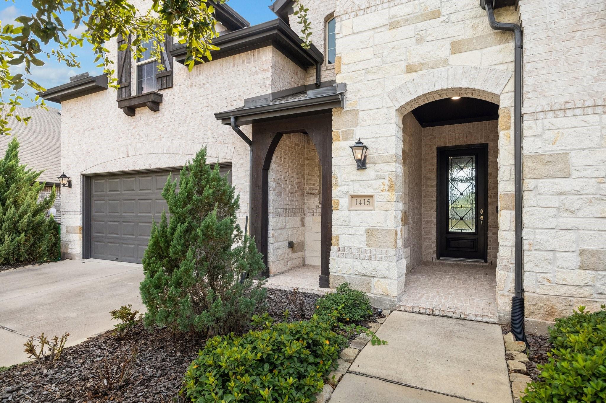 1415 Layla Sage Loop