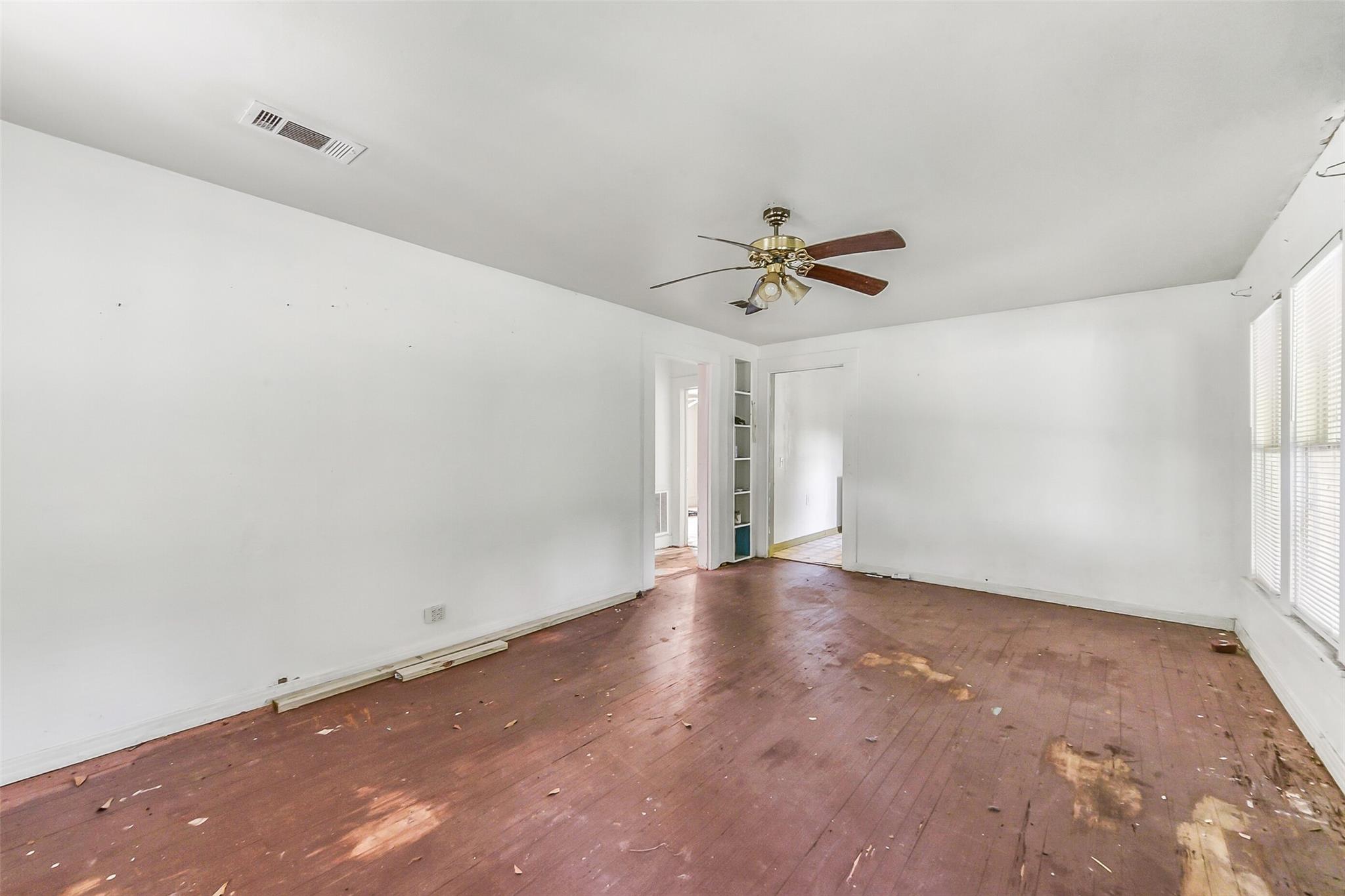 761 Longhorn Drive E