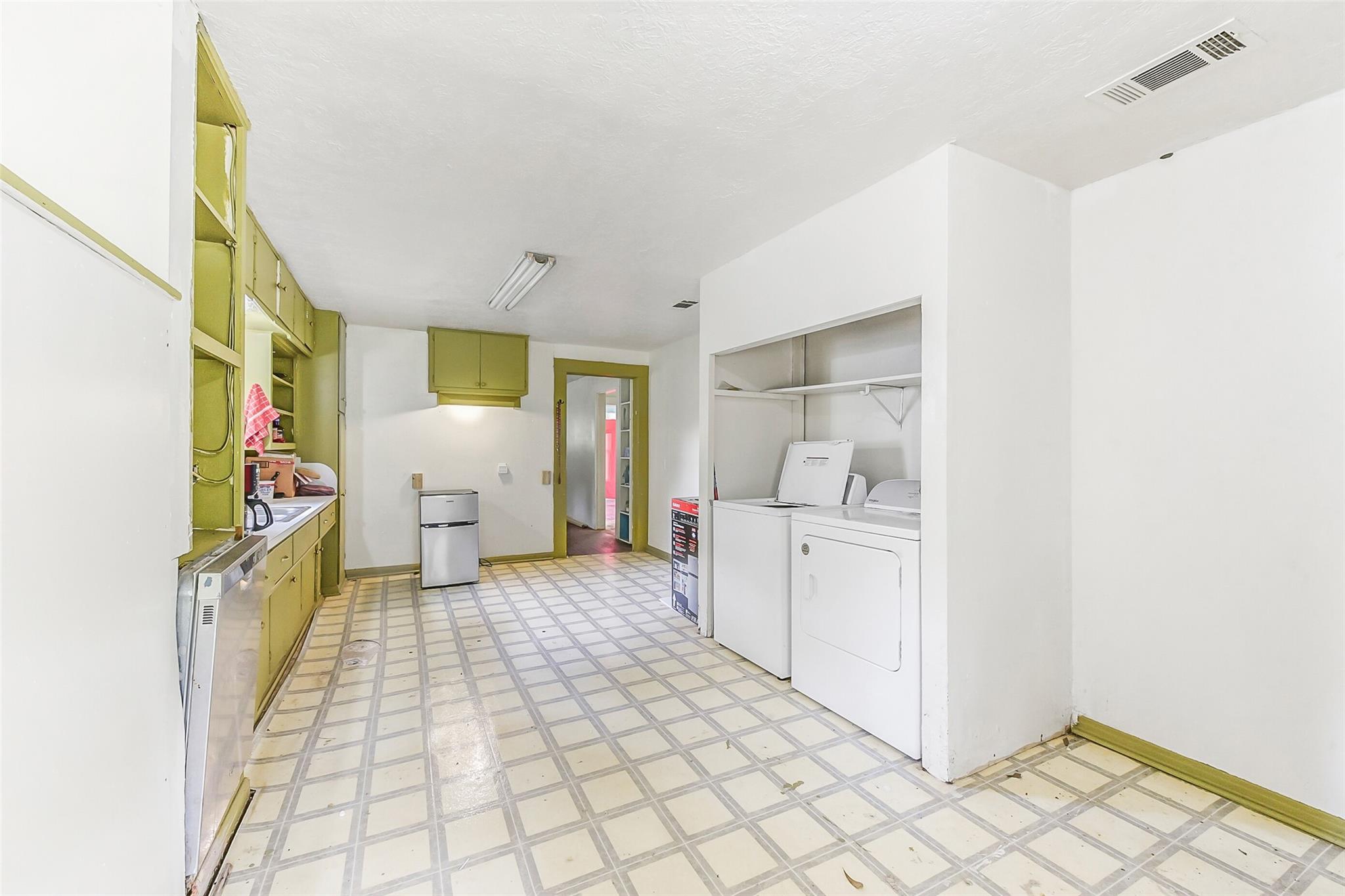 761 Longhorn Drive E