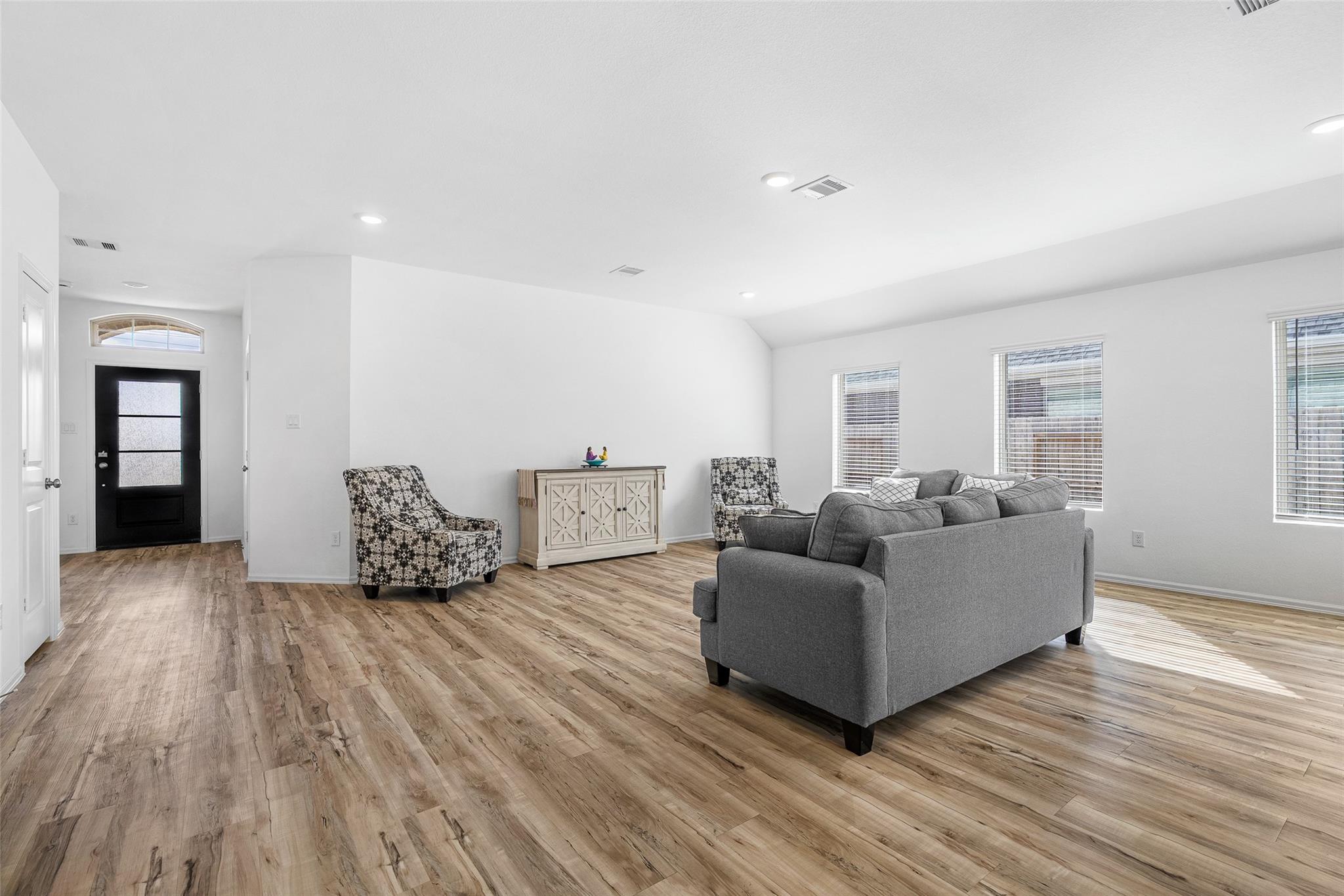 7427 Bartoncliff Drive