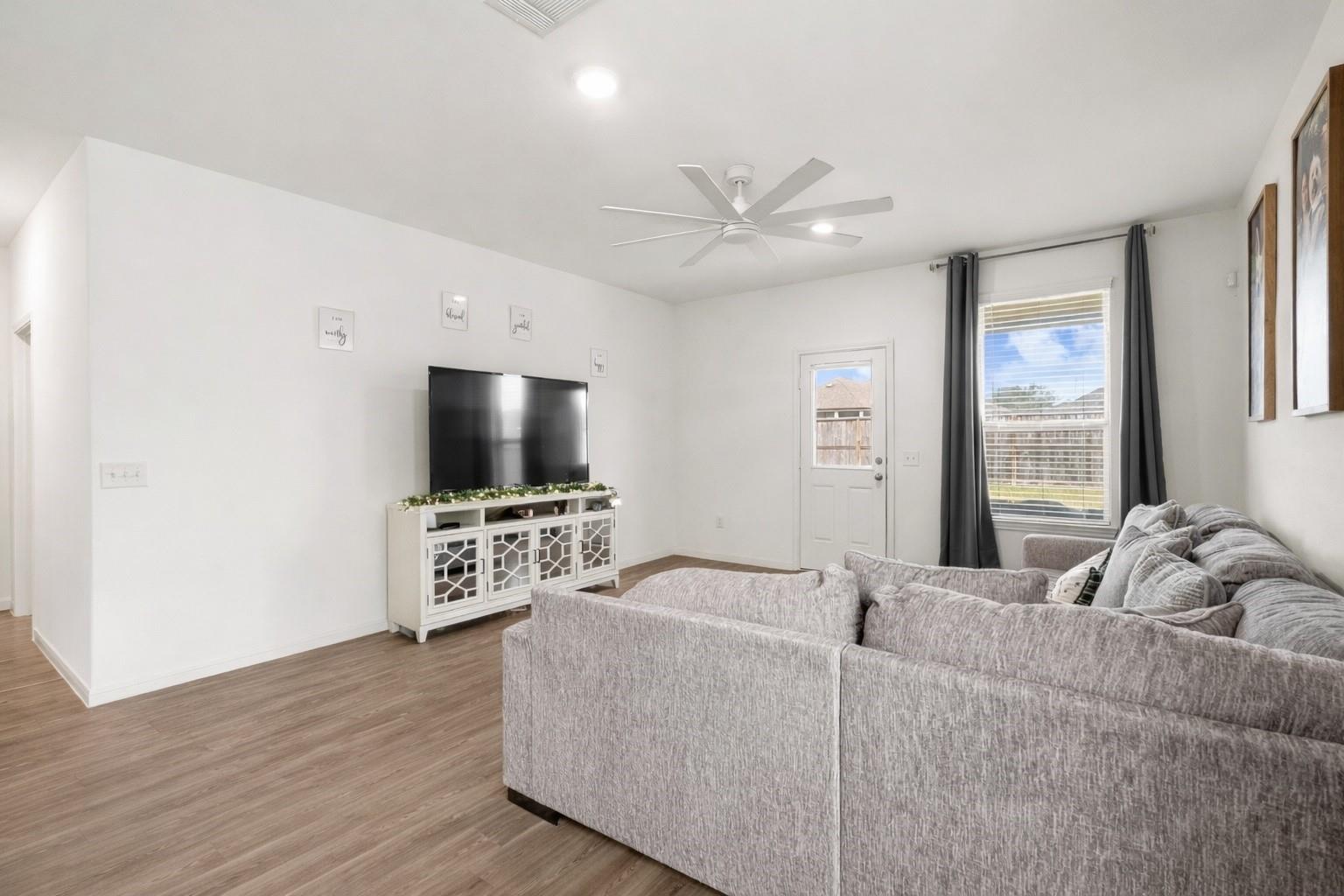 8218 Wave Arbor Drive