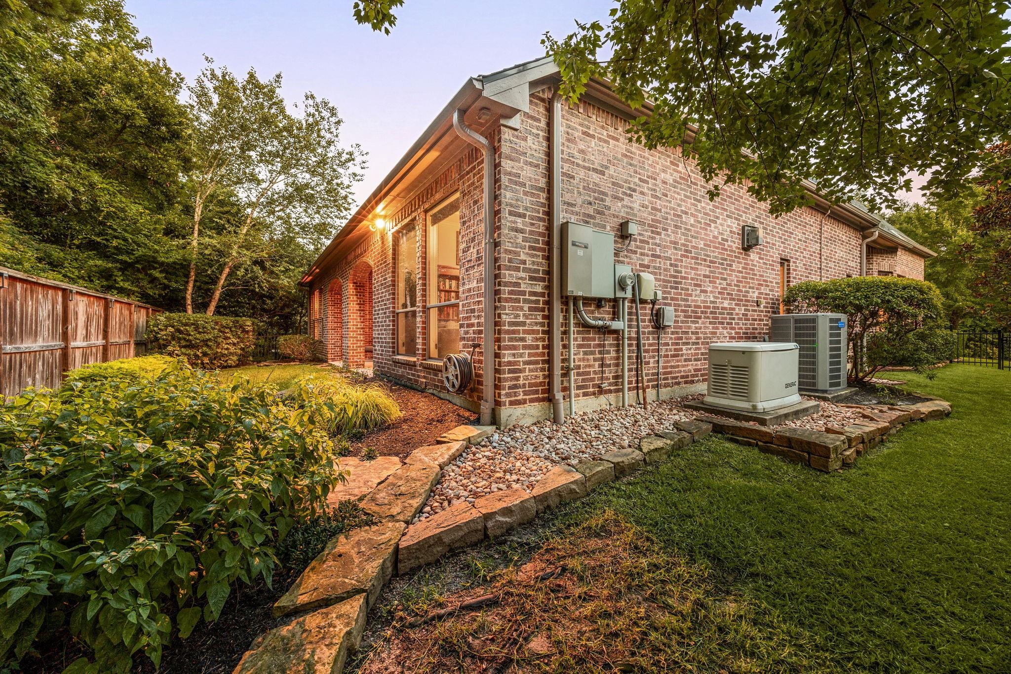 195 Oarwood Place