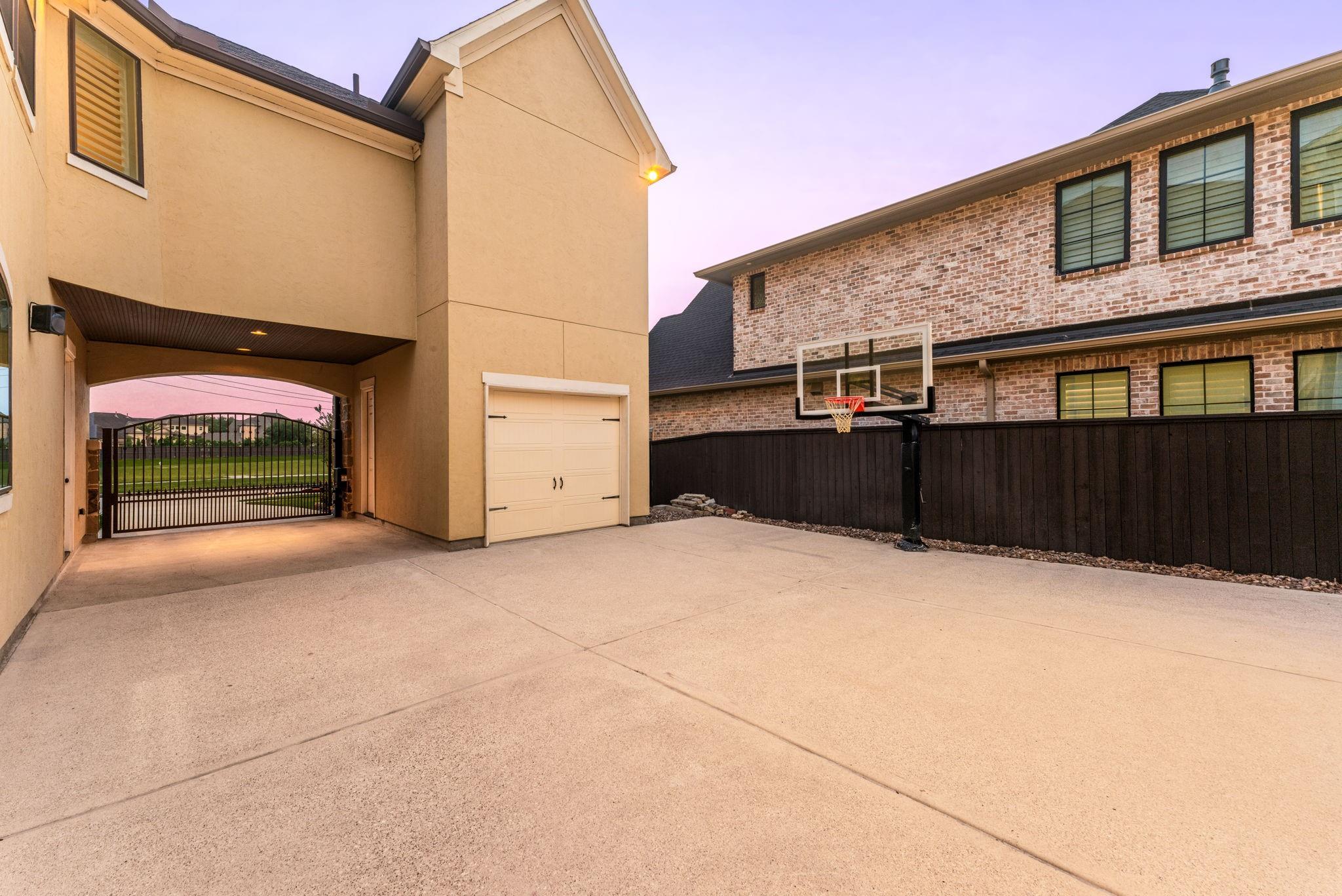 915 Windsor Woods Lane