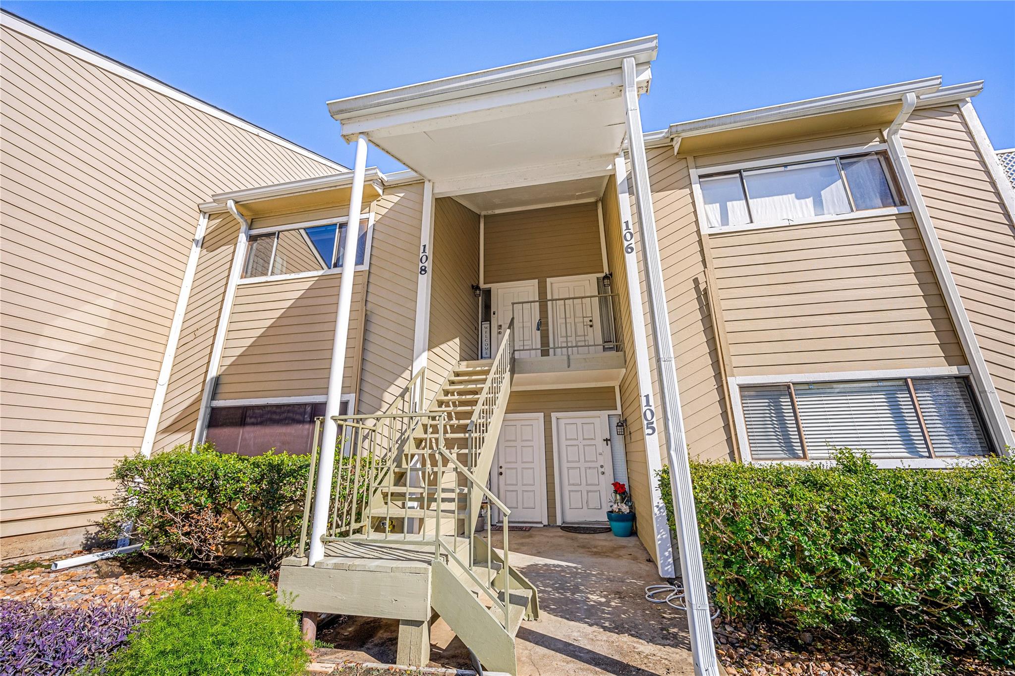 108 April Point Drive S