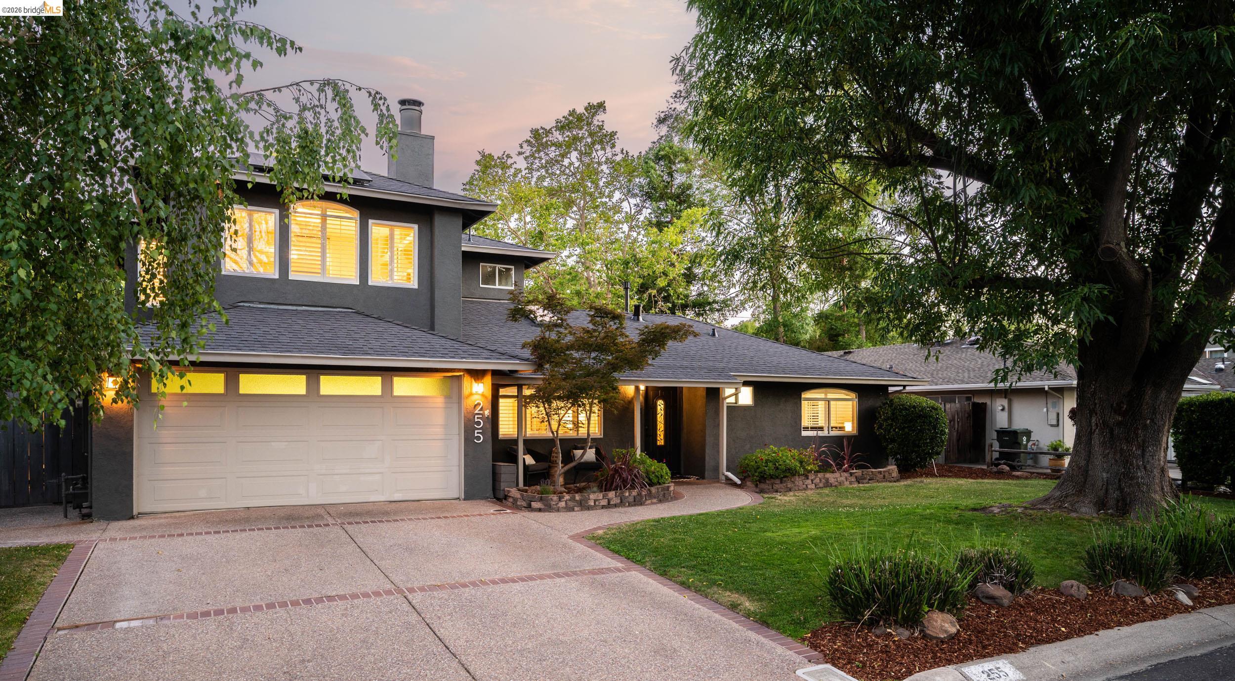255 Evelyn Dr