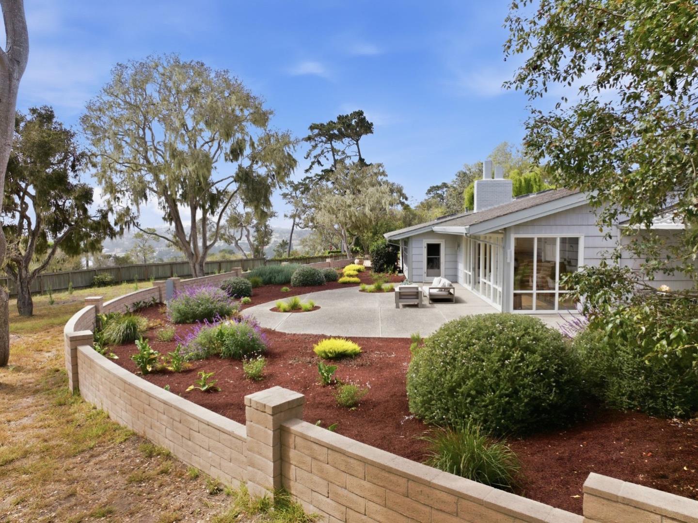 1651 Crespi LN