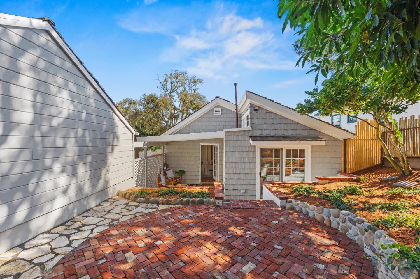 856 Fountain AVE