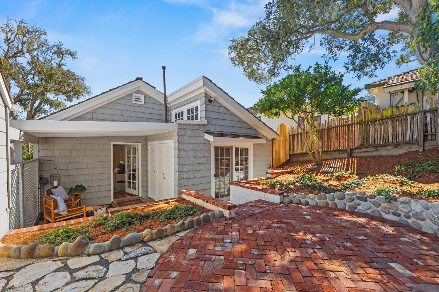 856 Fountain AVE