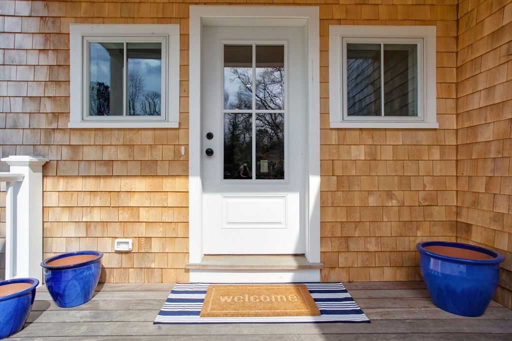 1526 Hyannis Road