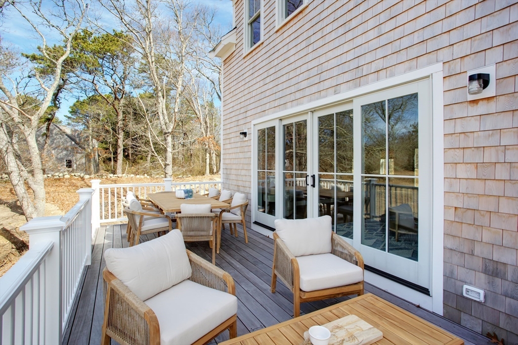 1526 Hyannis Road