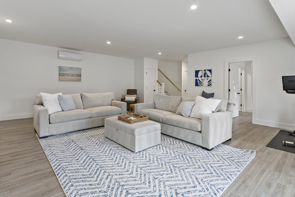 1526 Hyannis Road