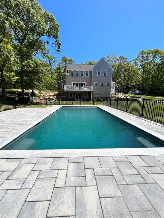 1526 Hyannis Road