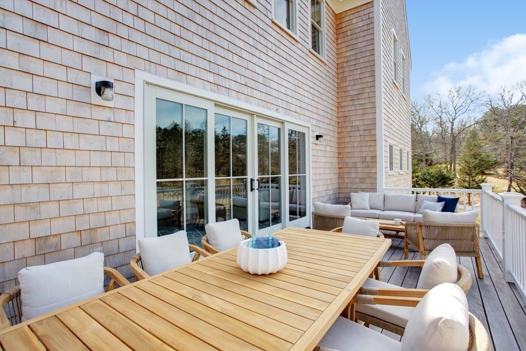 1526 Hyannis Road