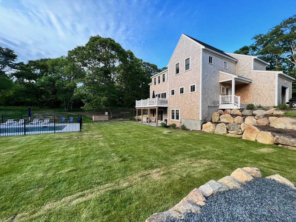 1526 Hyannis Road