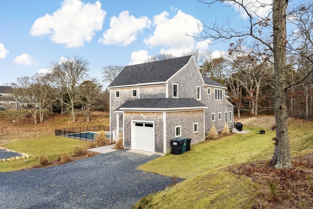 1526 Hyannis Road