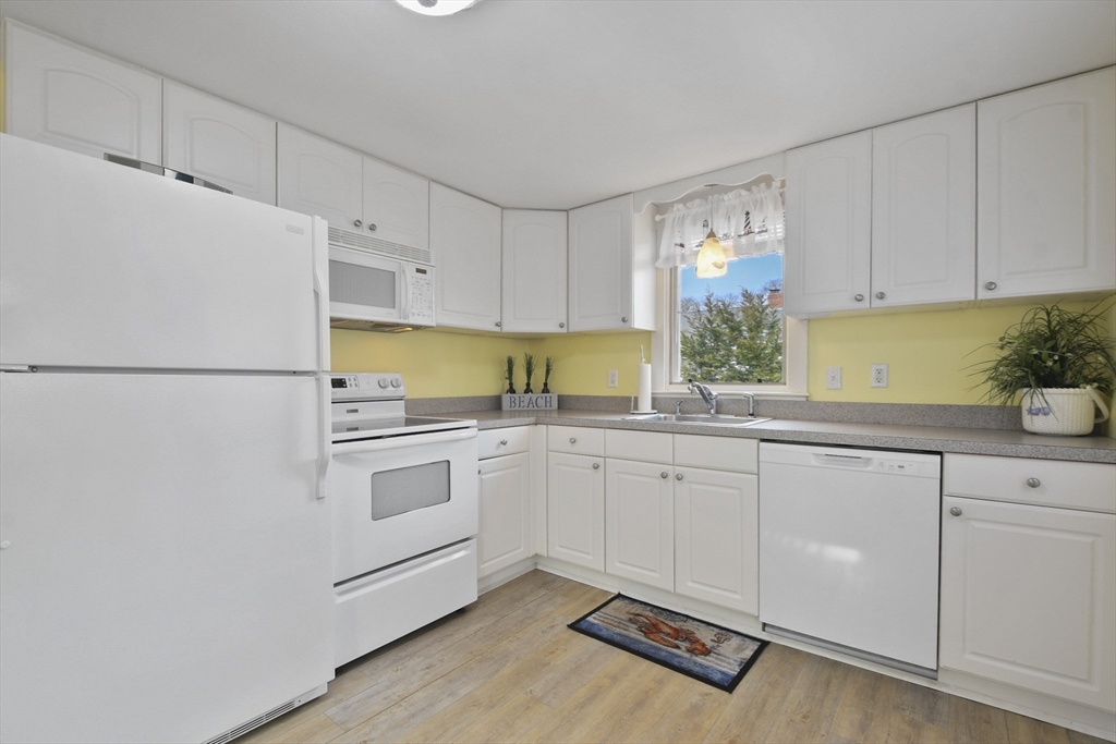16 Indian Pond Rd